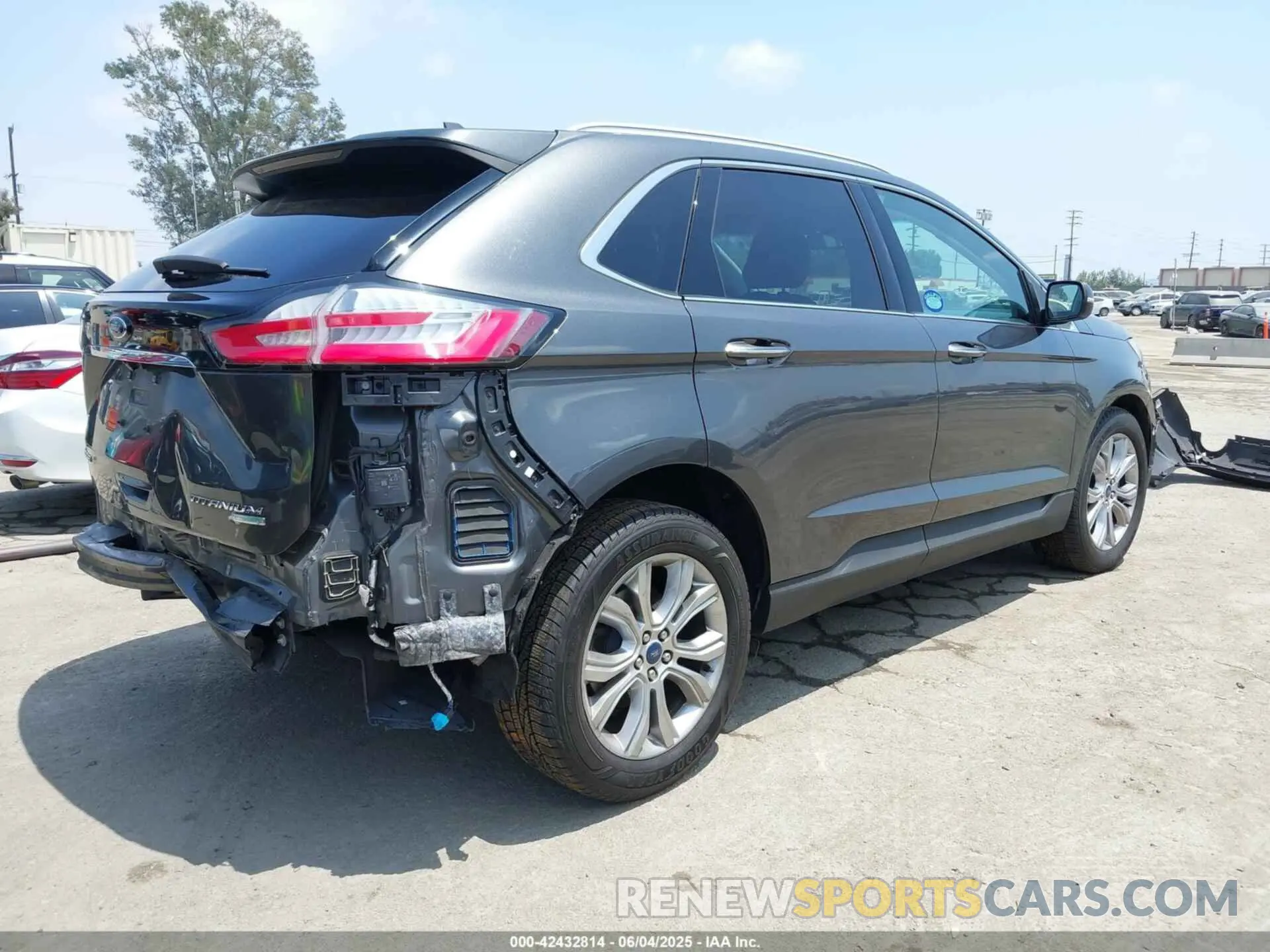 4 Photograph of a damaged car 2FMPK3K95KBB22114 FORD EDGE 2019