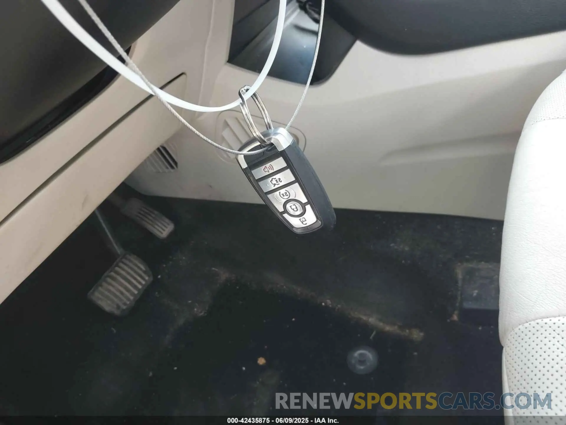 11 Photograph of a damaged car 2FMPK3K96KBB54327 FORD EDGE 2019