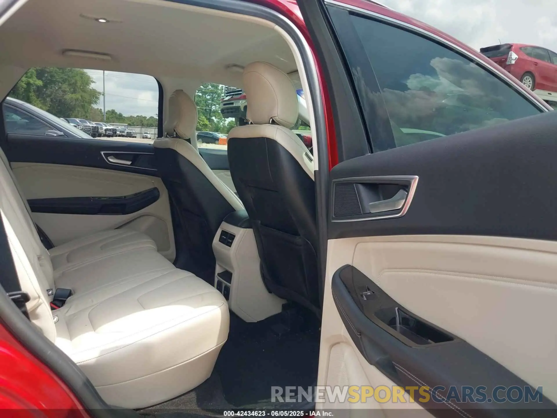8 Photograph of a damaged car 2FMPK3K97KBC35238 FORD EDGE 2019