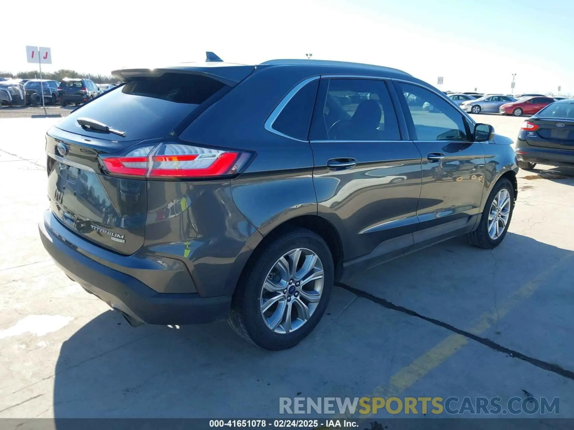 4 Photograph of a damaged car 2FMPK3K97KBC46935 FORD EDGE 2019
