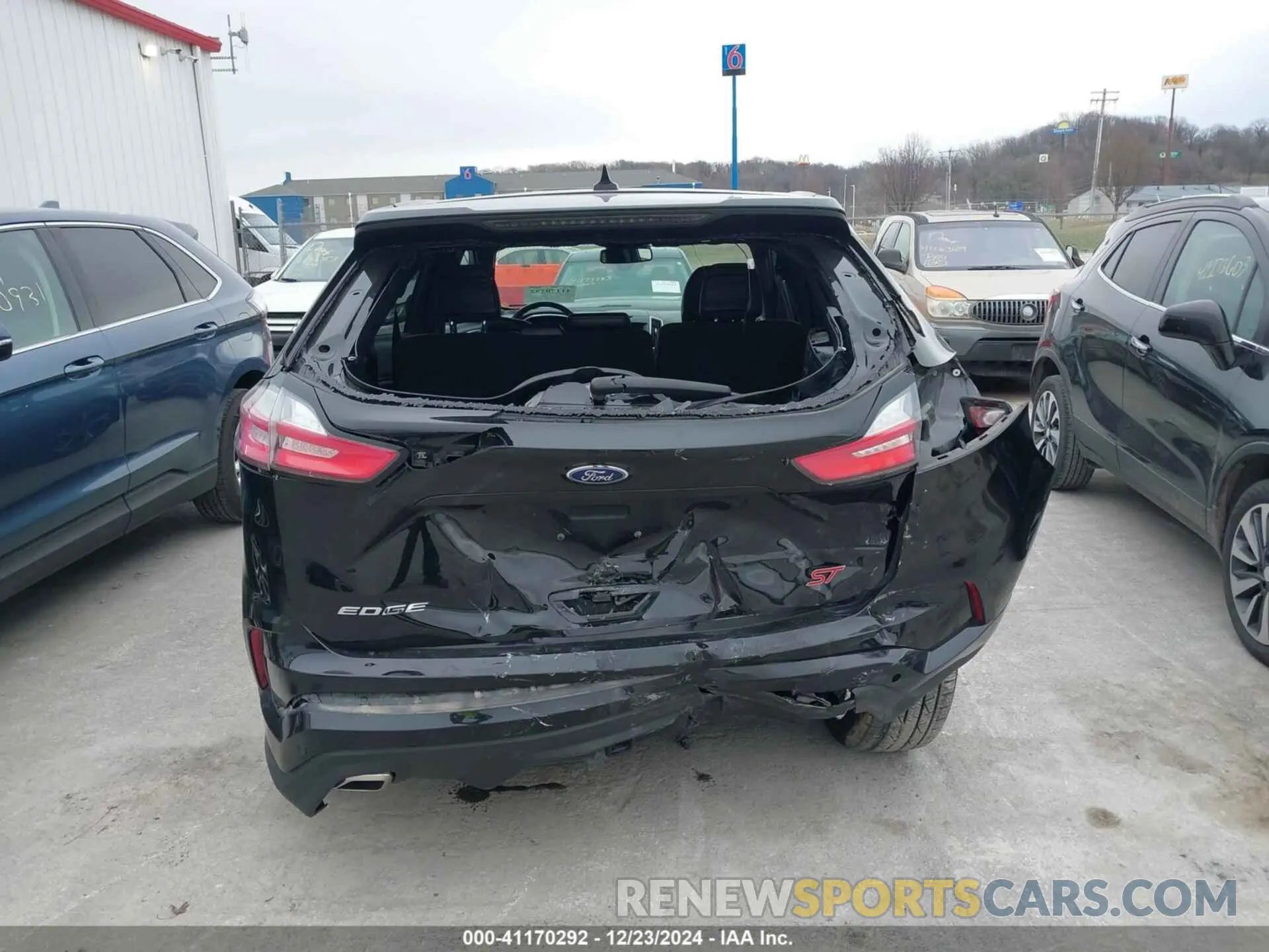 17 Photograph of a damaged car 2FMPK4AP6KBC20607 FORD EDGE 2019