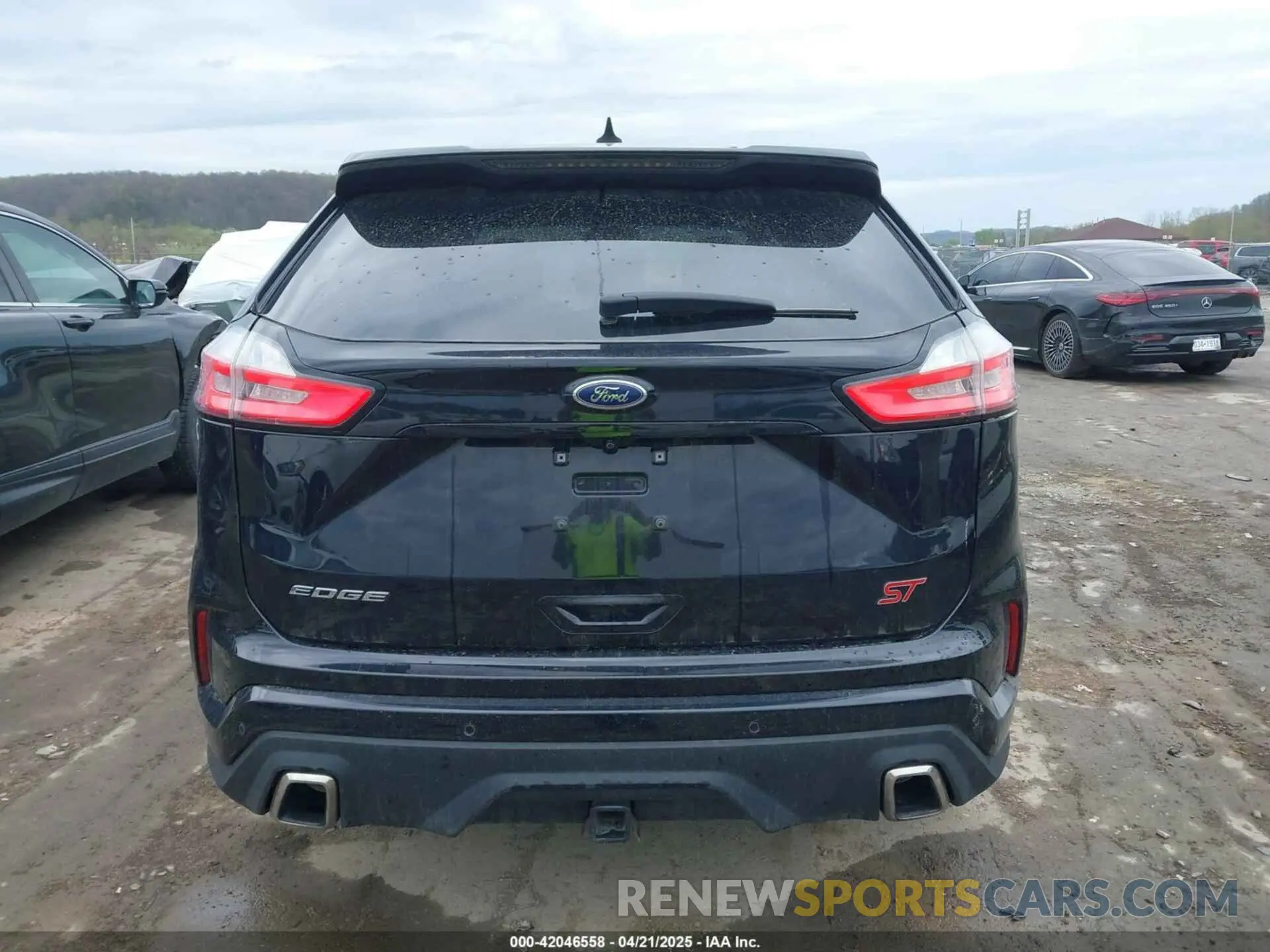 17 Photograph of a damaged car 2FMPK4AP8KBB02218 FORD EDGE 2019