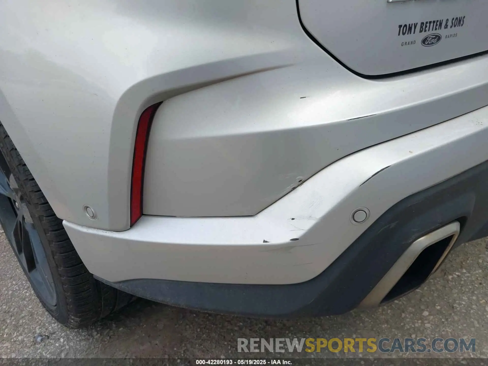 19 Photograph of a damaged car 2FMPK4AP8KBC75379 FORD EDGE 2019