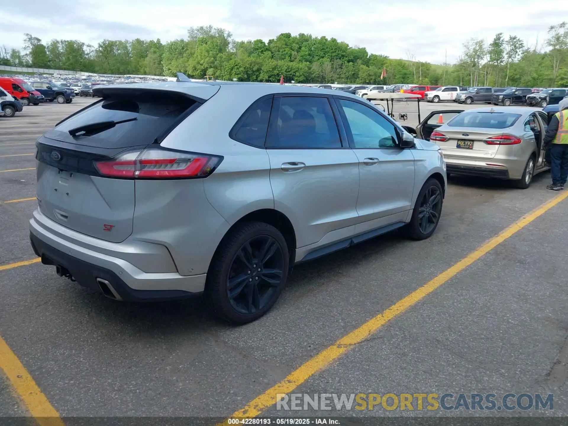 4 Photograph of a damaged car 2FMPK4AP8KBC75379 FORD EDGE 2019