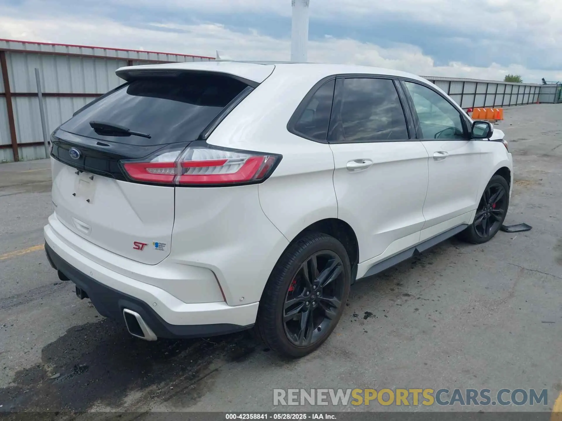 4 Photograph of a damaged car 2FMPK4AP9KBC38728 FORD EDGE 2019