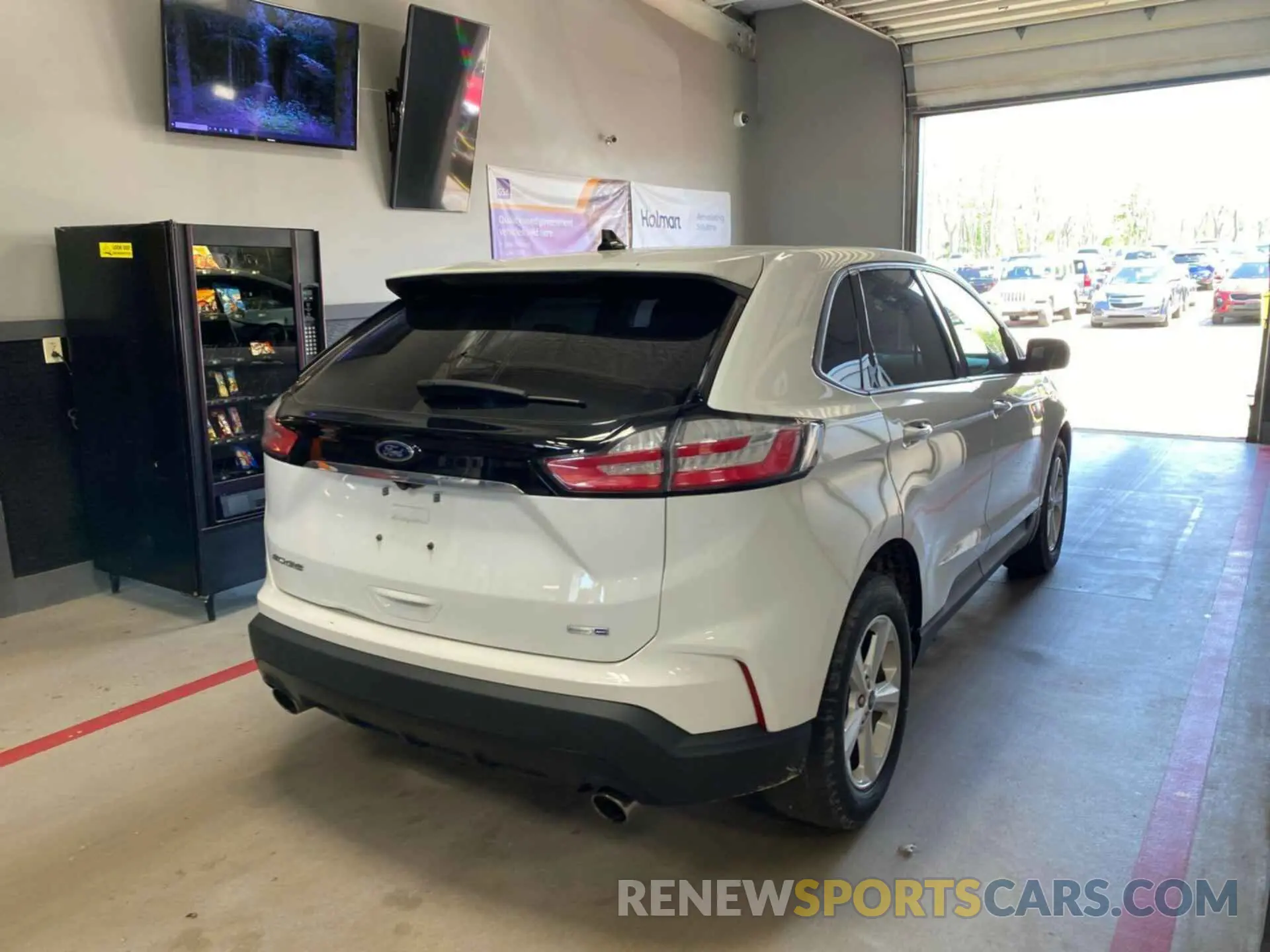 19 Photograph of a damaged car 2FMPK4G91KBB77304 FORD EDGE 2019