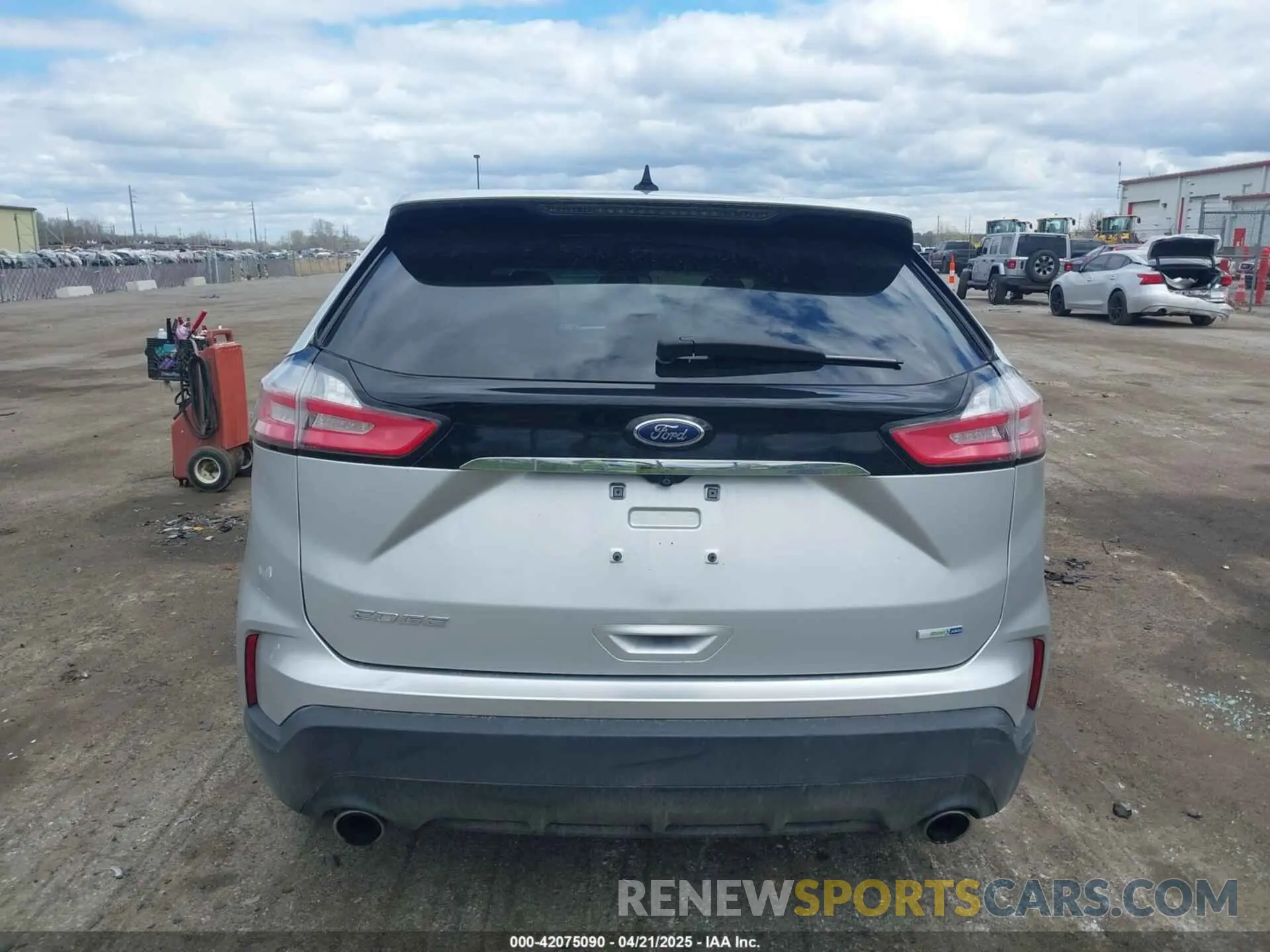 17 Photograph of a damaged car 2FMPK4G99KBB20820 FORD EDGE 2019