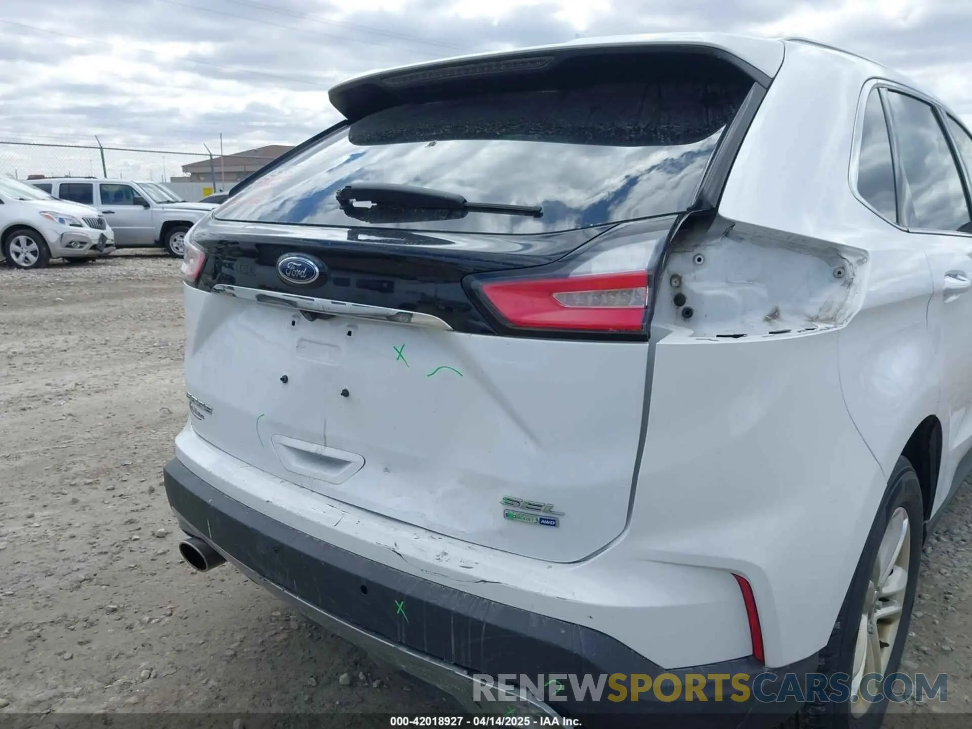 17 Photograph of a damaged car 2FMPK4J91KBB15166 FORD EDGE 2019