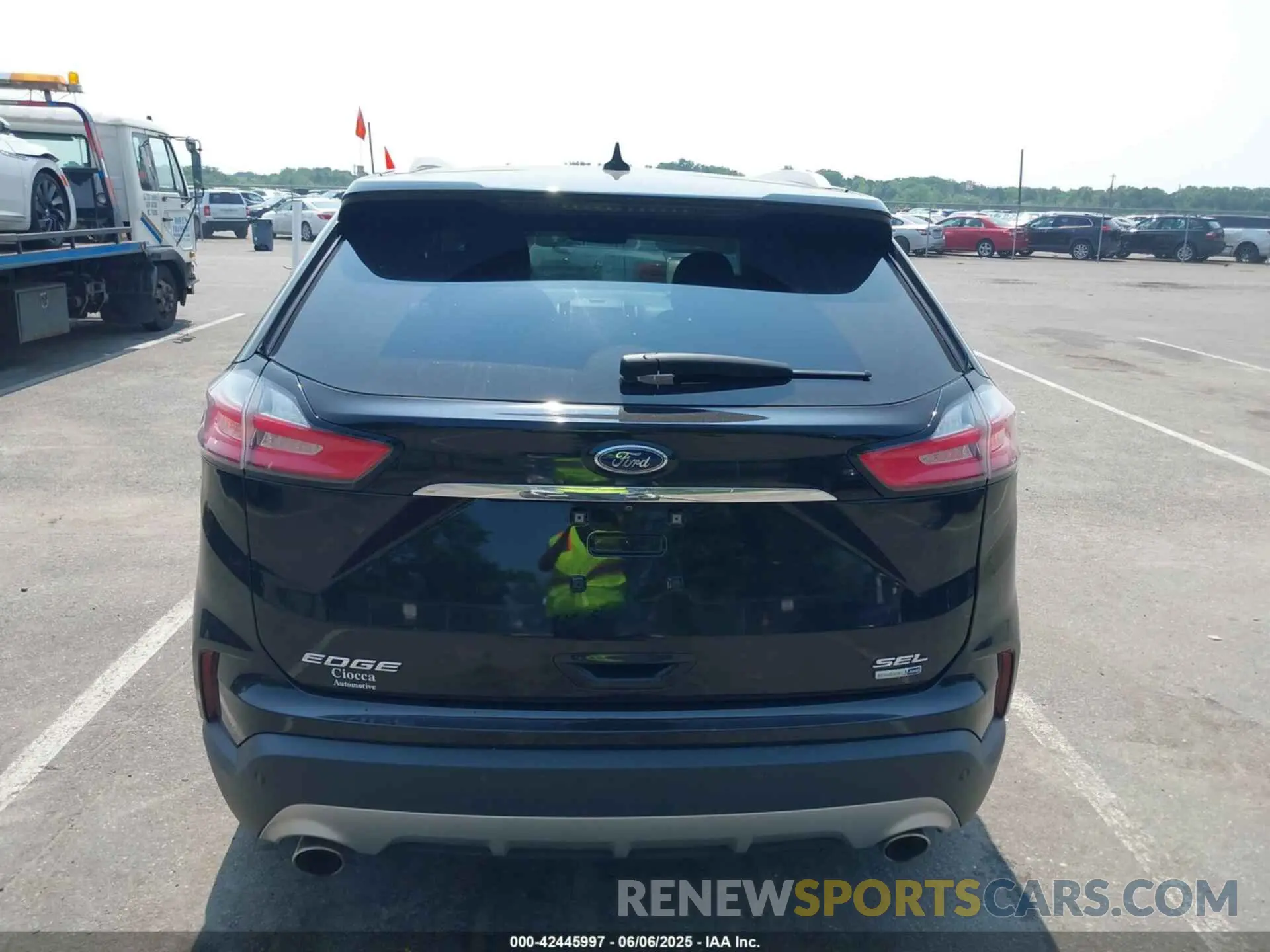 16 Photograph of a damaged car 2FMPK4J91KBC31547 FORD EDGE 2019