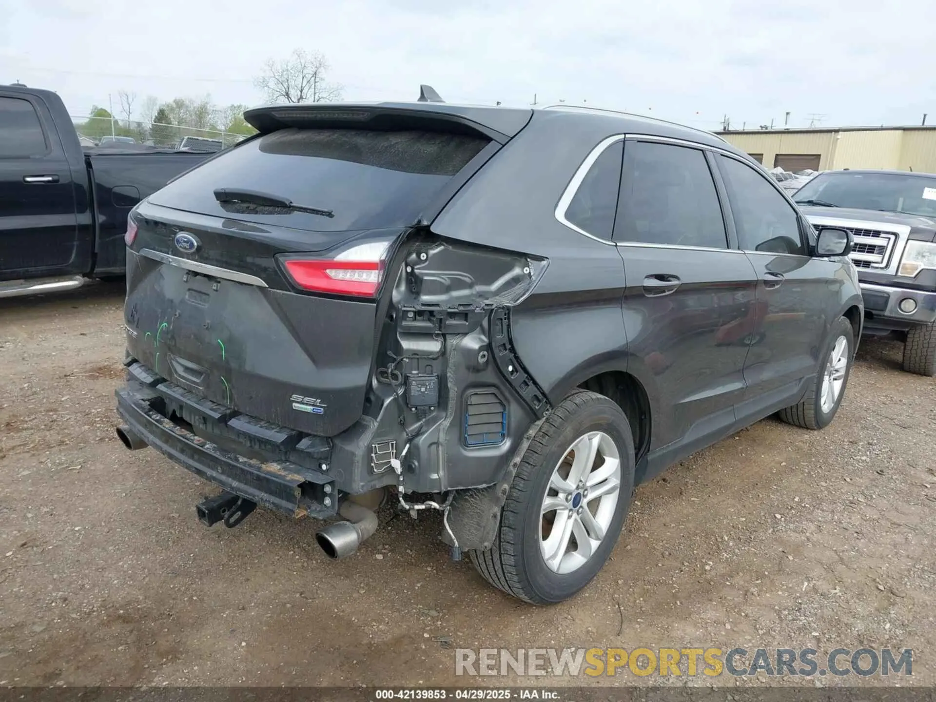 4 Photograph of a damaged car 2FMPK4J92KBC60085 FORD EDGE 2019