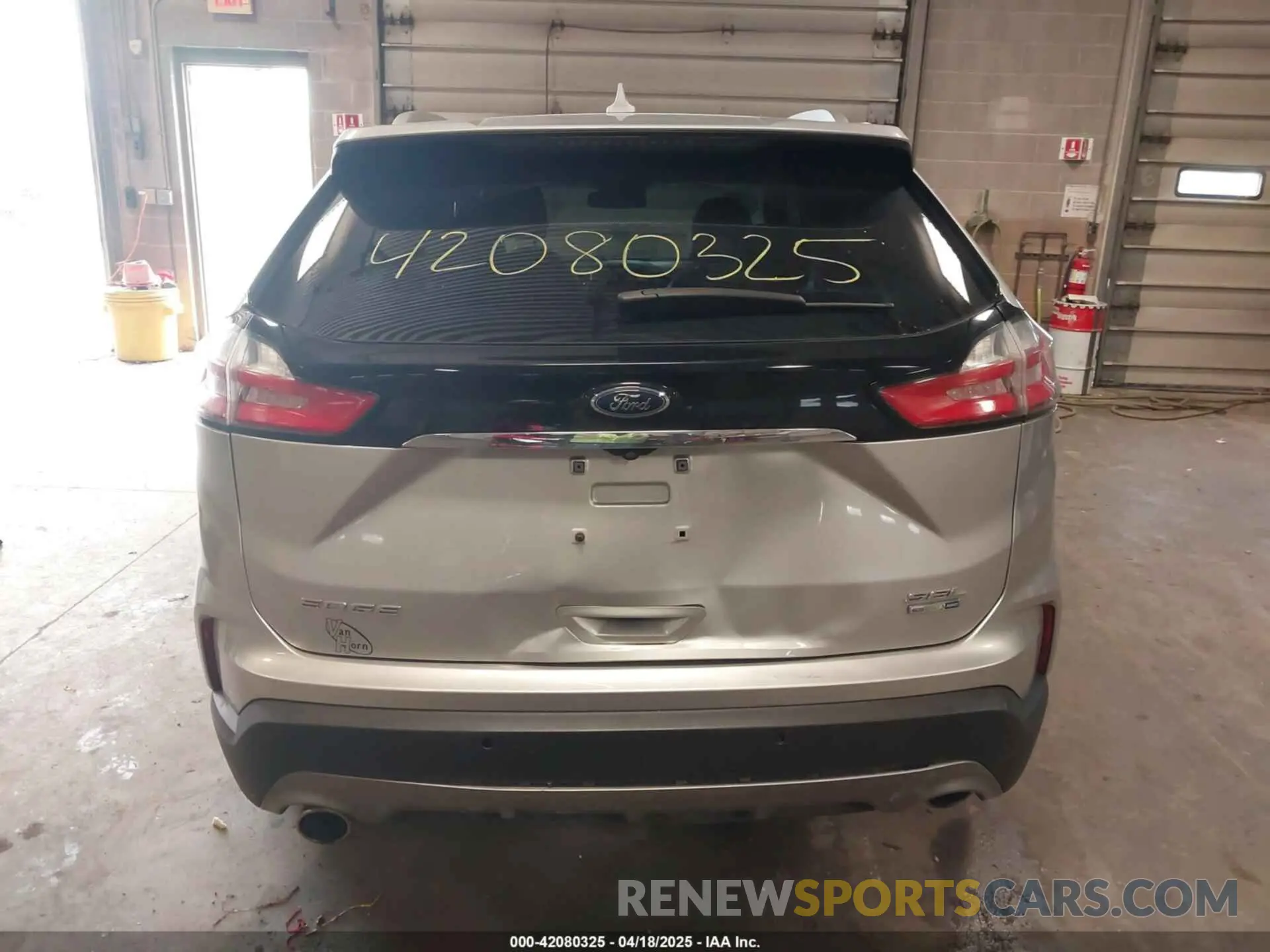 16 Photograph of a damaged car 2FMPK4J95KBB11427 FORD EDGE 2019