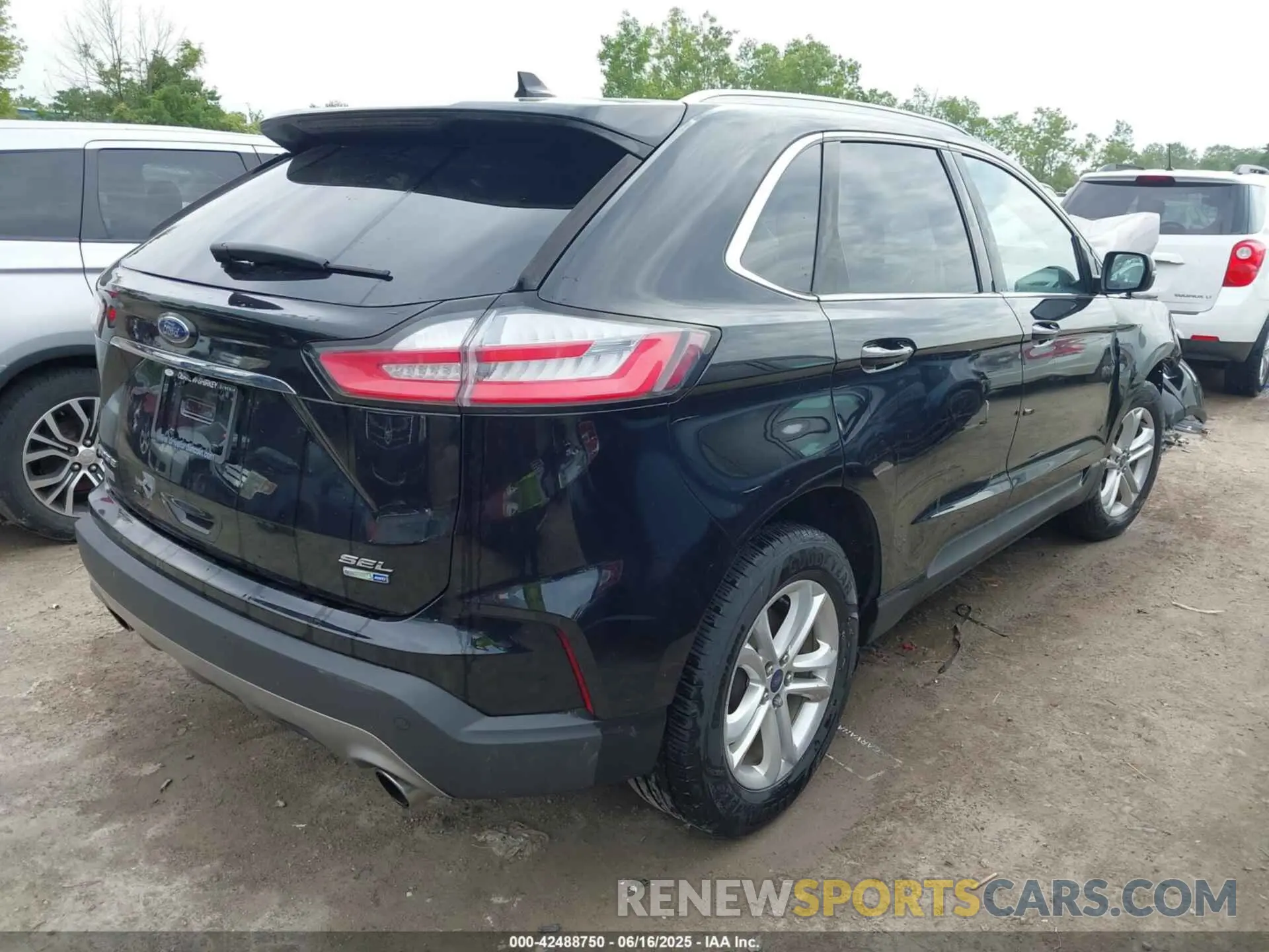4 Photograph of a damaged car 2FMPK4J96KBC18745 FORD EDGE 2019