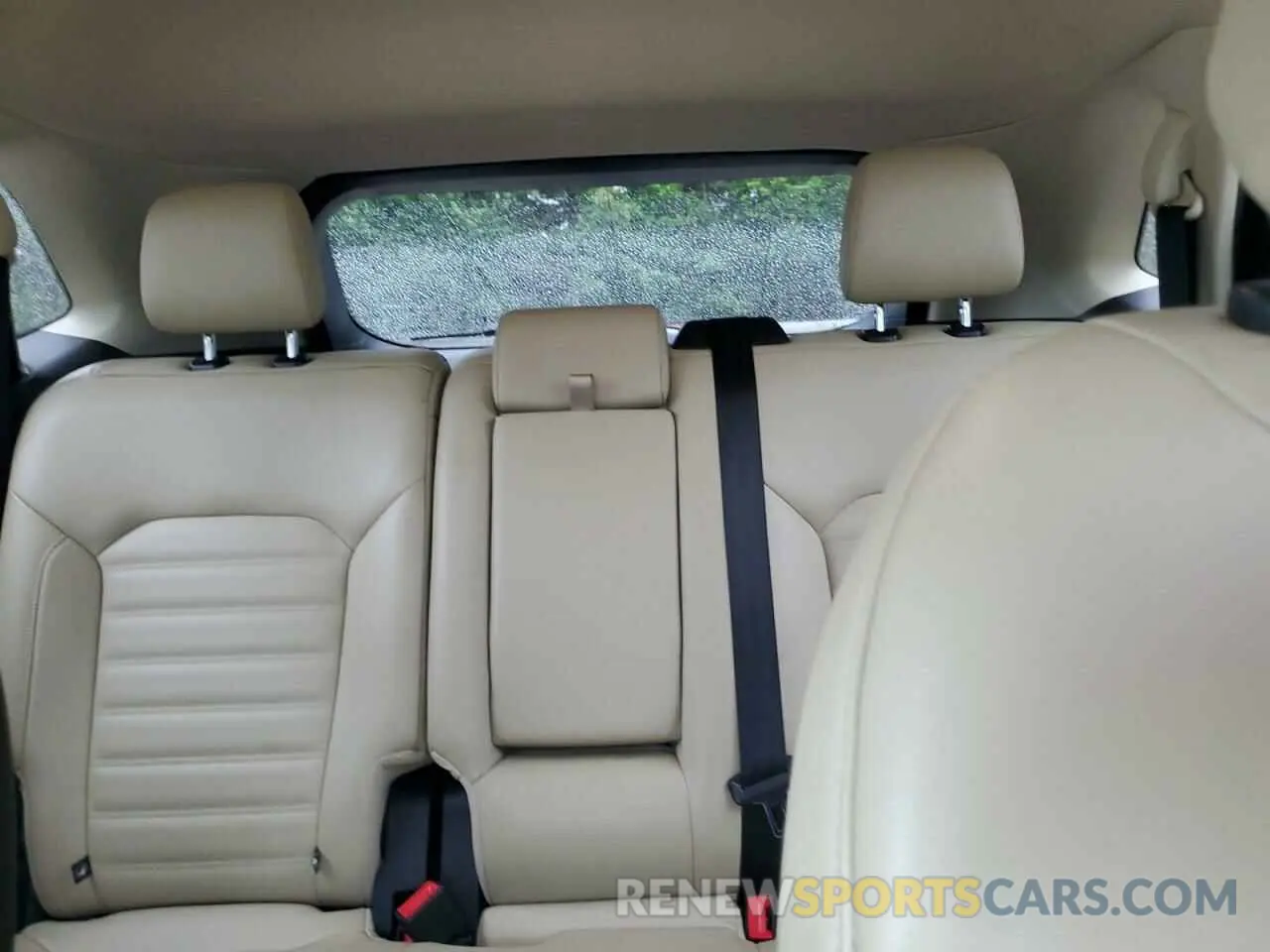10 Photograph of a damaged car 2FMPK4J9XKBB10418 FORD EDGE 2019