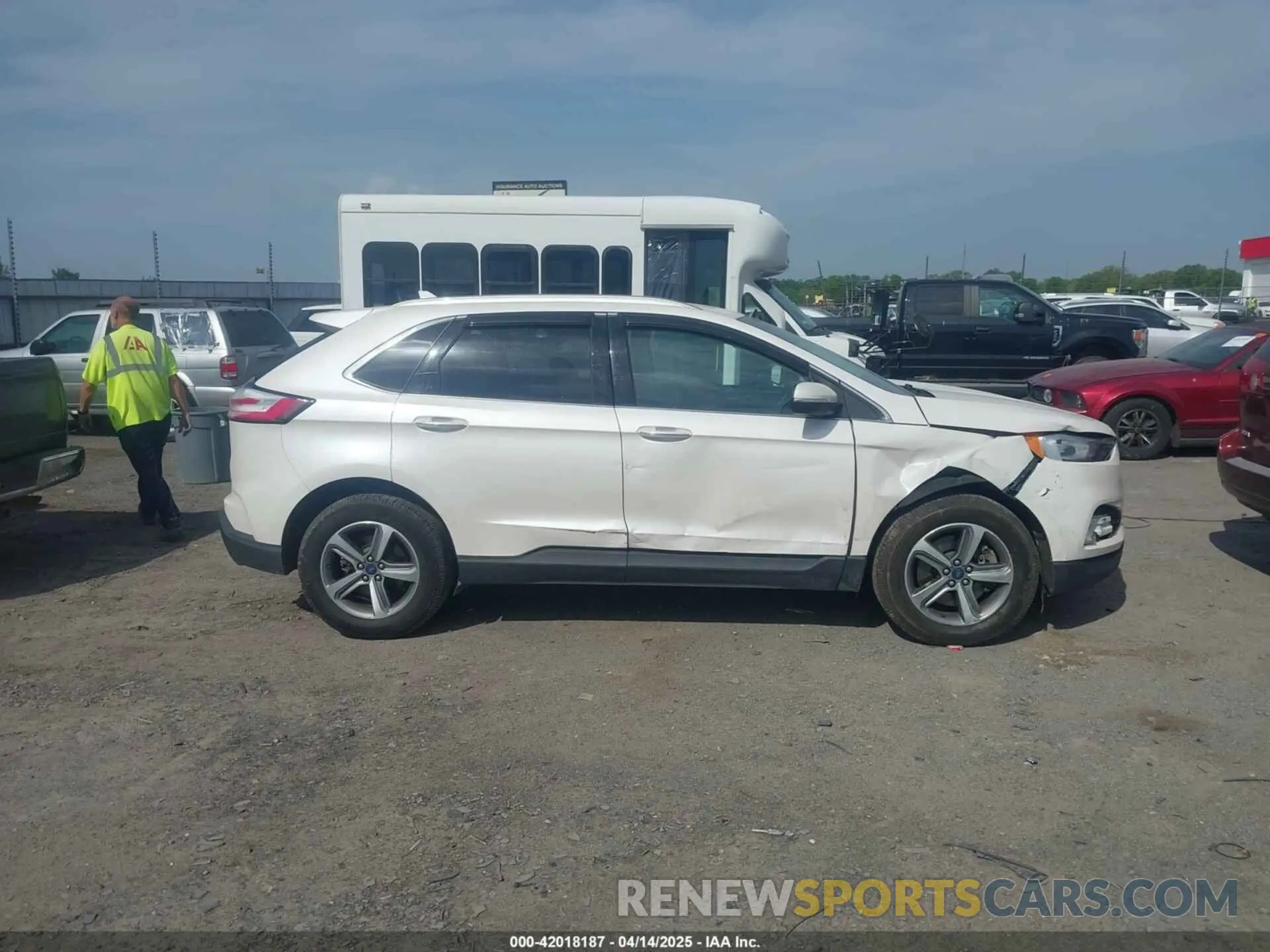 13 Photograph of a damaged car 2FMPK4K90KBB34533 FORD EDGE 2019
