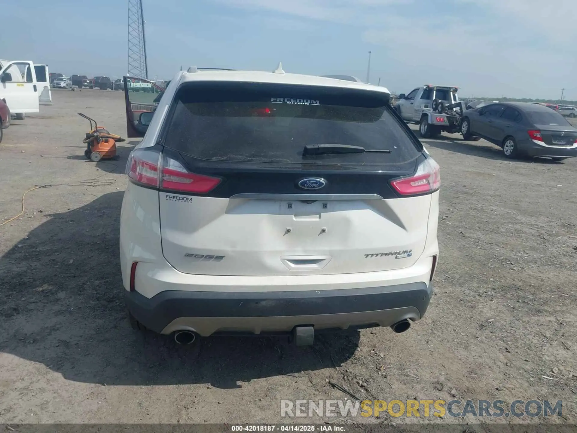 16 Photograph of a damaged car 2FMPK4K90KBB34533 FORD EDGE 2019