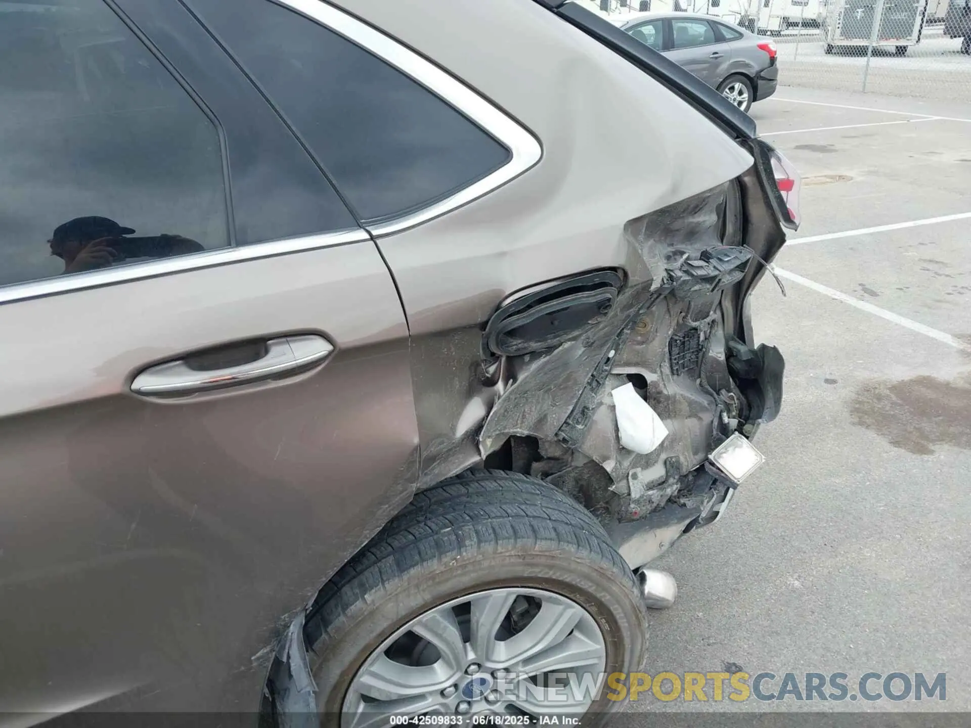 12 Photograph of a damaged car 2FMPK4K93KBB13188 FORD EDGE 2019