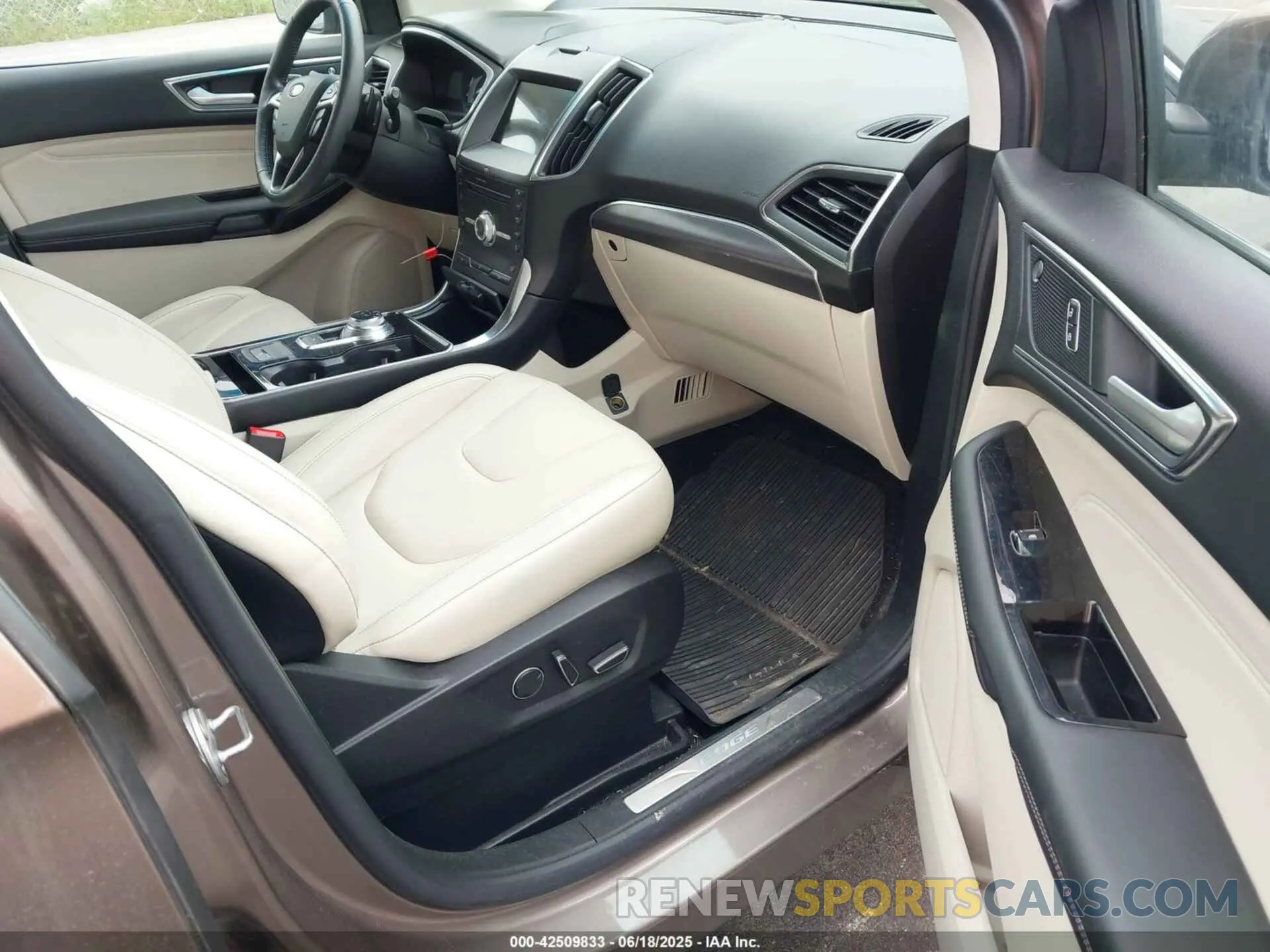 5 Photograph of a damaged car 2FMPK4K93KBB13188 FORD EDGE 2019