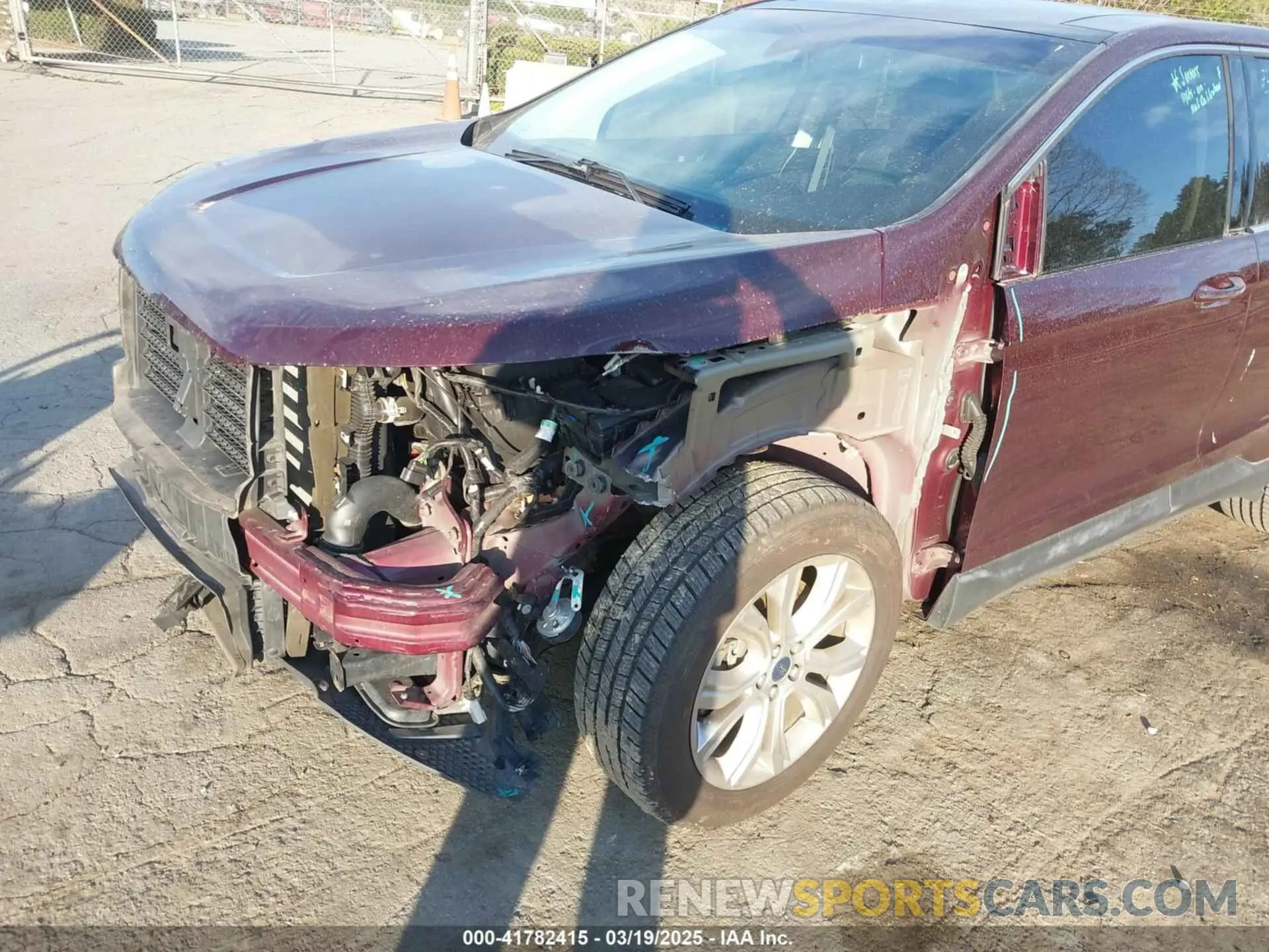 18 Photograph of a damaged car 2FMPK4K94KBB35619 FORD EDGE 2019