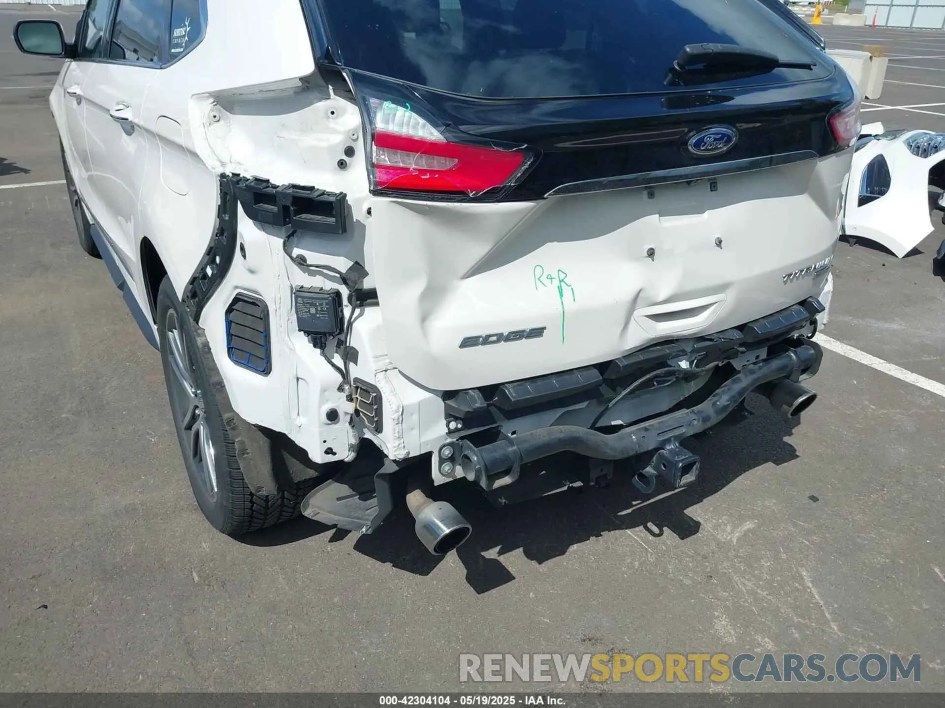 19 Photograph of a damaged car 2FMPK4K94KBC37017 FORD EDGE 2019