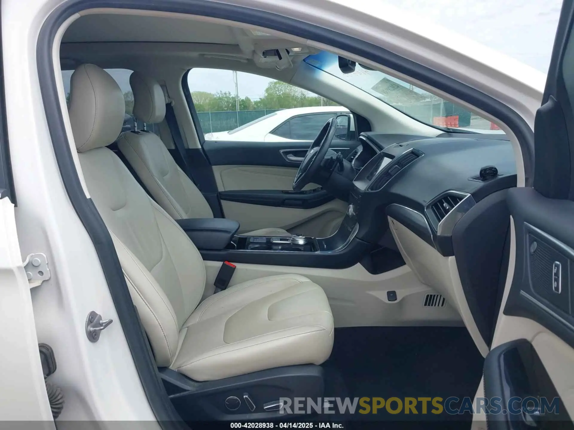 5 Photograph of a damaged car 2FMPK4K96KBC24463 FORD EDGE 2019