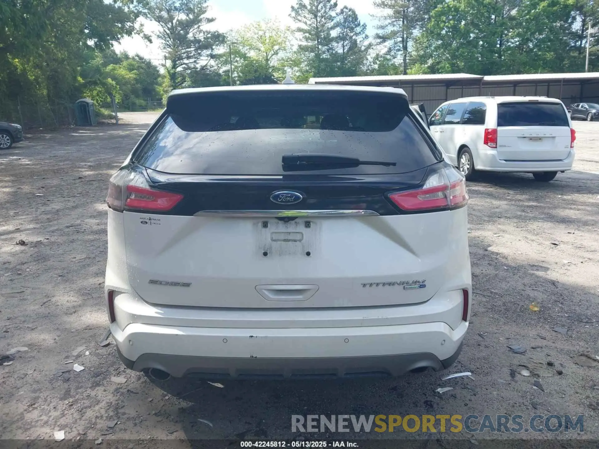16 Photograph of a damaged car 2FMPK4K97KBB11721 FORD EDGE 2019