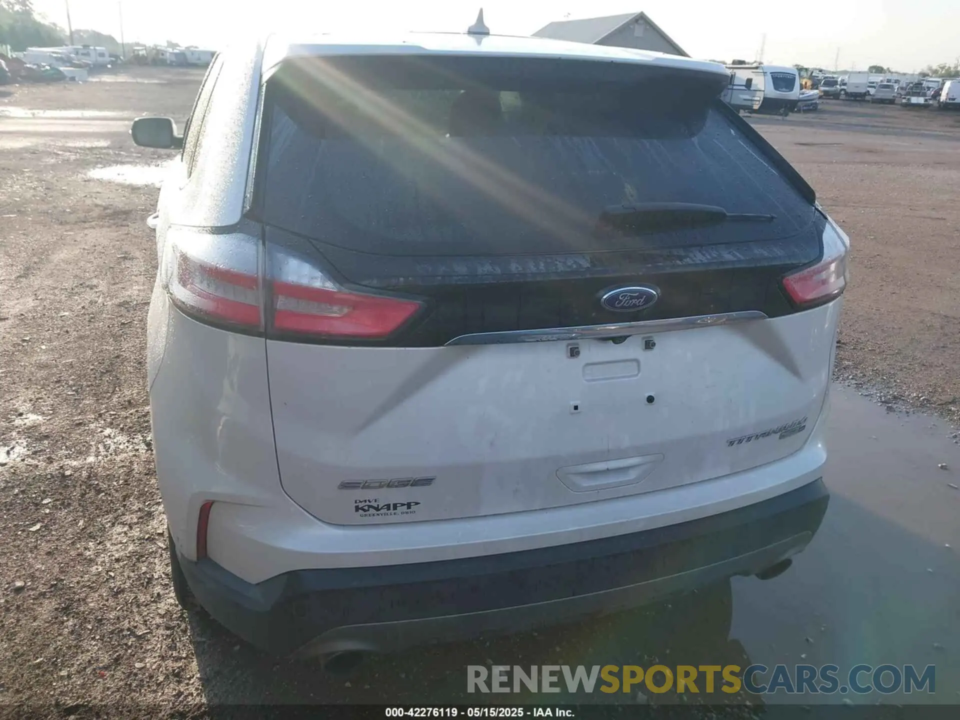 17 Photograph of a damaged car 2FMPK4K9XKBC05821 FORD EDGE 2019