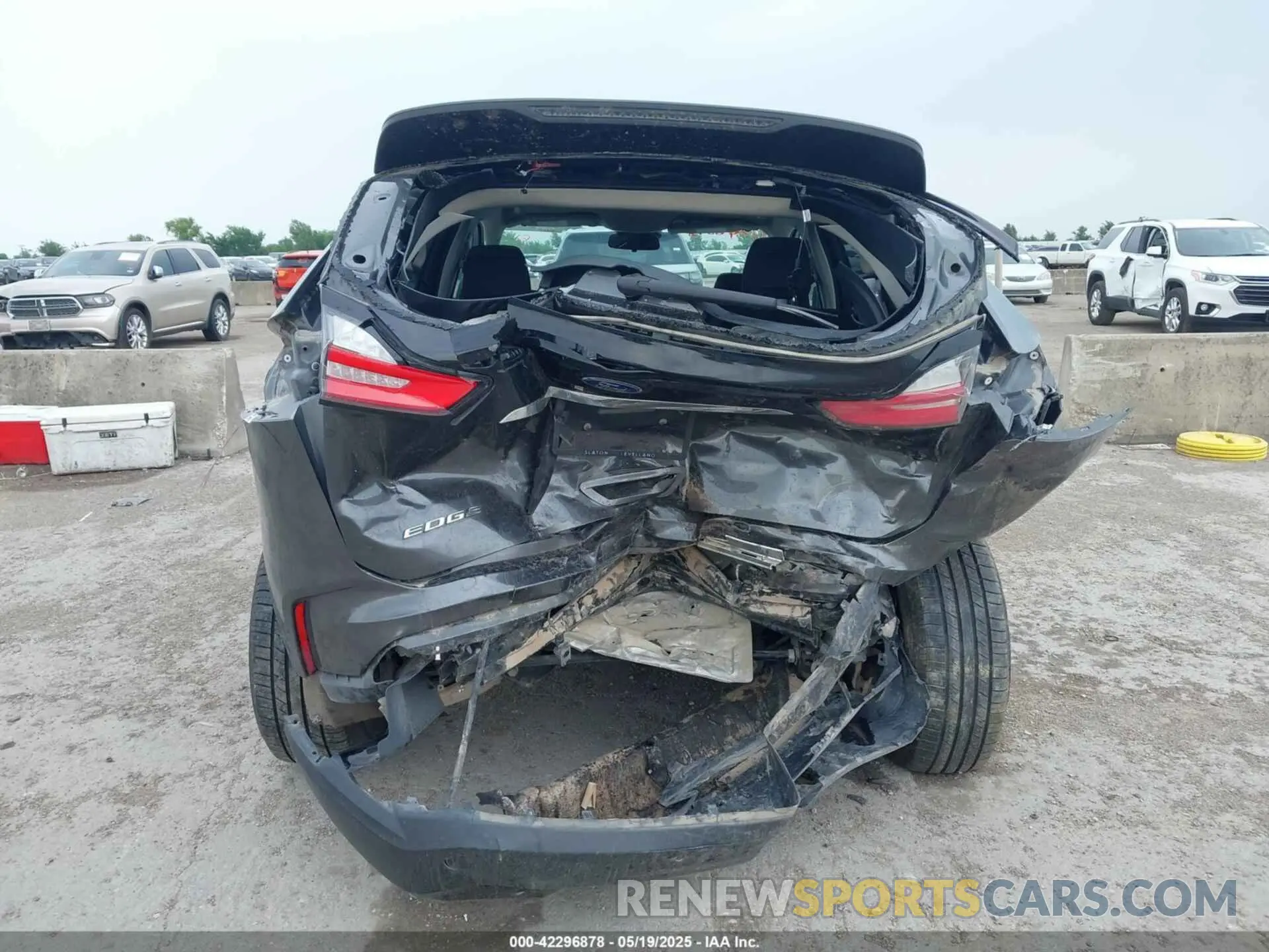 16 Photograph of a damaged car 2FMPK3G98LBB53318 FORD EDGE 2020