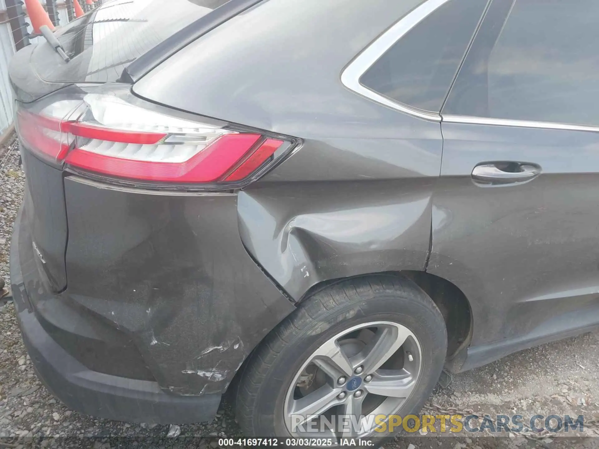 17 Photograph of a damaged car 2FMPK3J91LBB63617 FORD EDGE 2020