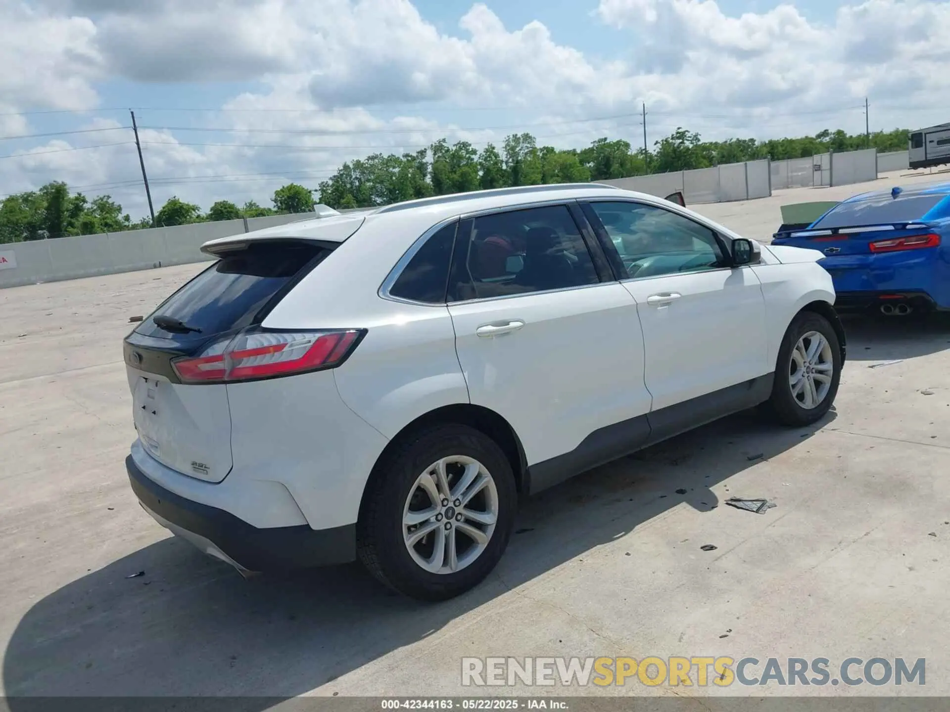 4 Photograph of a damaged car 2FMPK3J9XLBA28782 FORD EDGE 2020