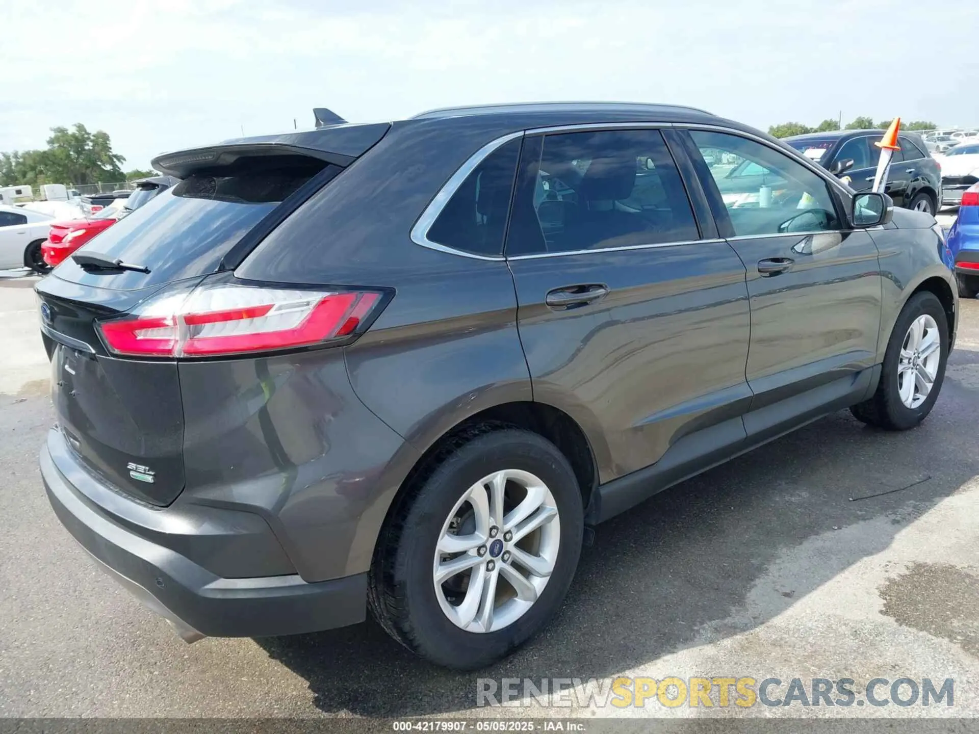 4 Photograph of a damaged car 2FMPK3J9XLBA54556 FORD EDGE 2020