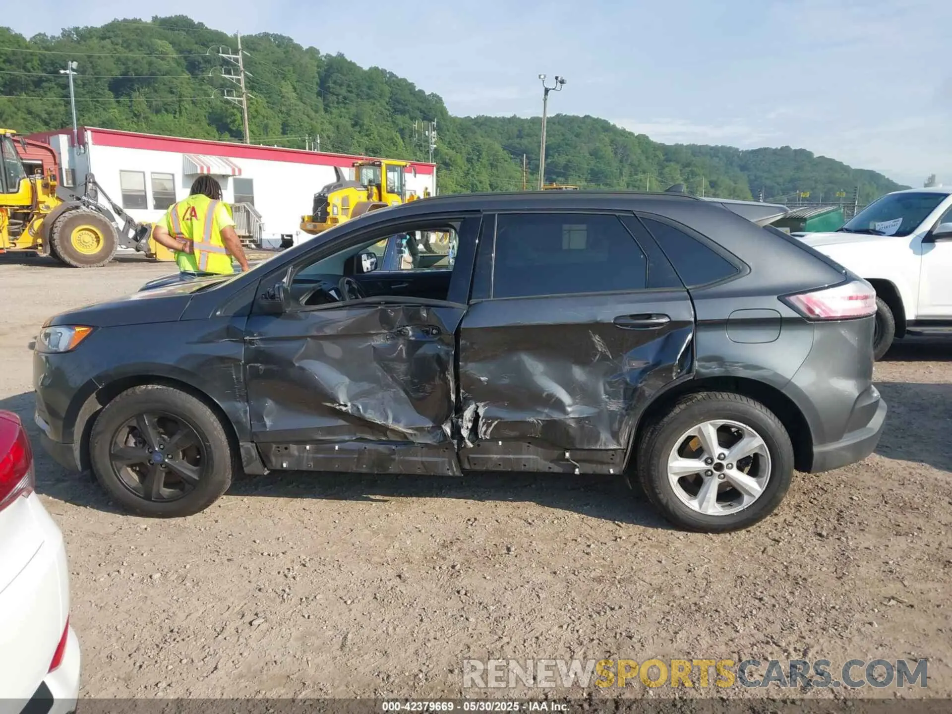 13 Photograph of a damaged car 2FMPK4G96LBA90645 FORD EDGE 2020