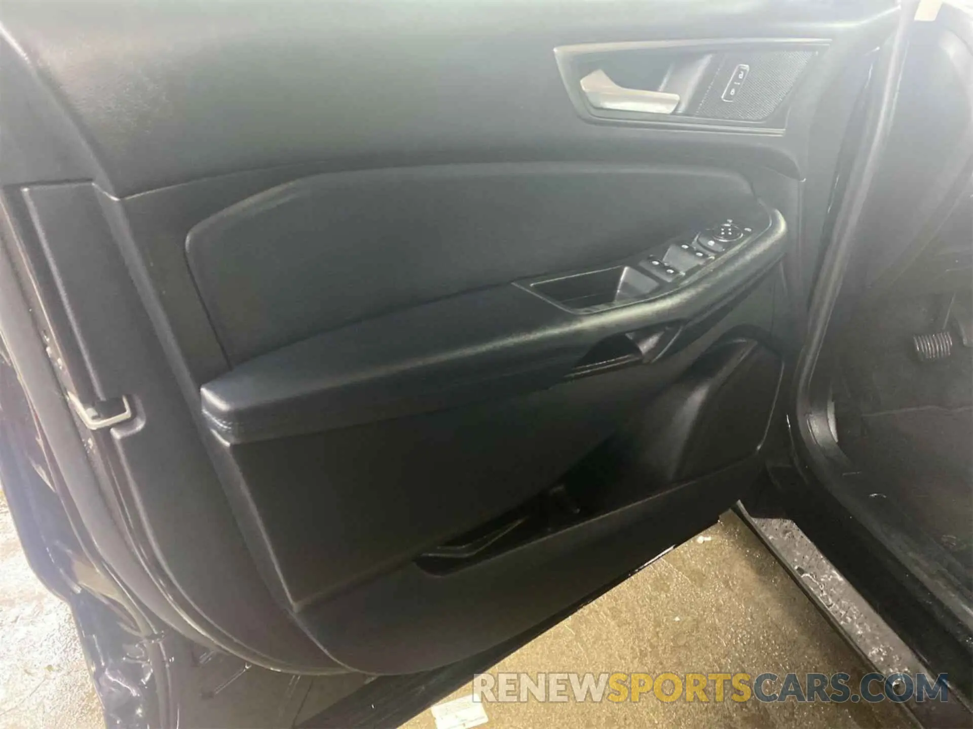 4 Photograph of a damaged car 2FMPK4G9XLBA61780 FORD EDGE 2020