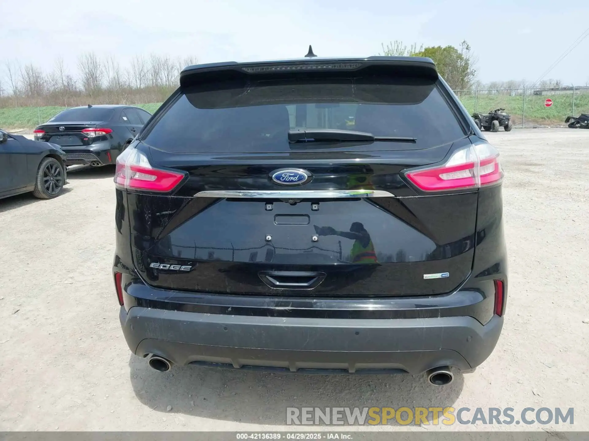 17 Photograph of a damaged car 2FMPK4G9XLBB60857 FORD EDGE 2020