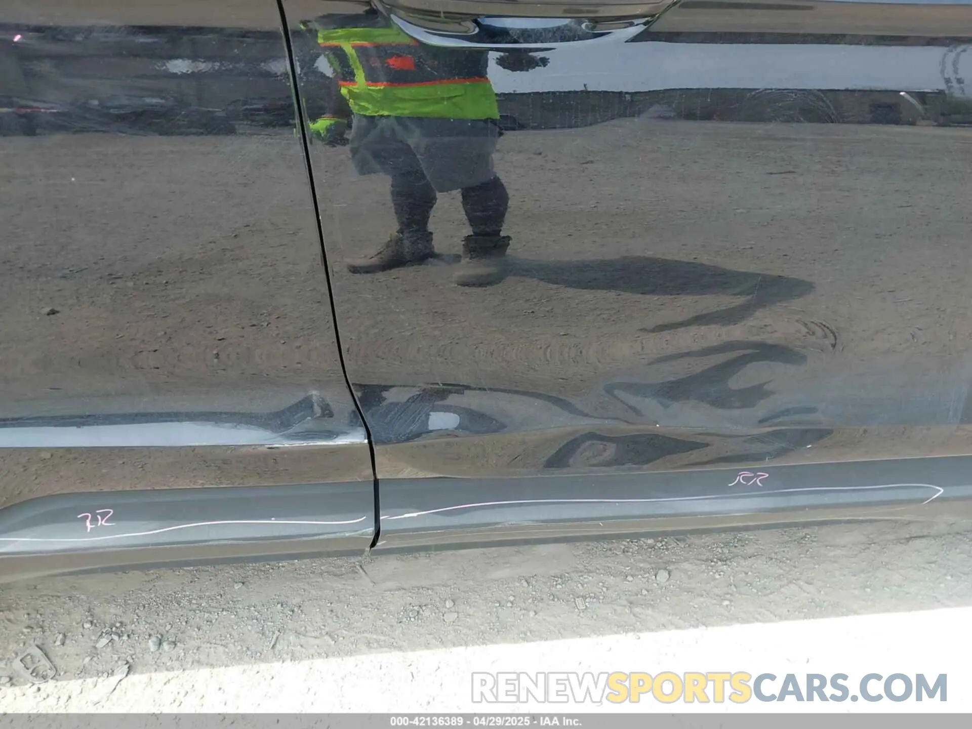 18 Photograph of a damaged car 2FMPK4G9XLBB60857 FORD EDGE 2020