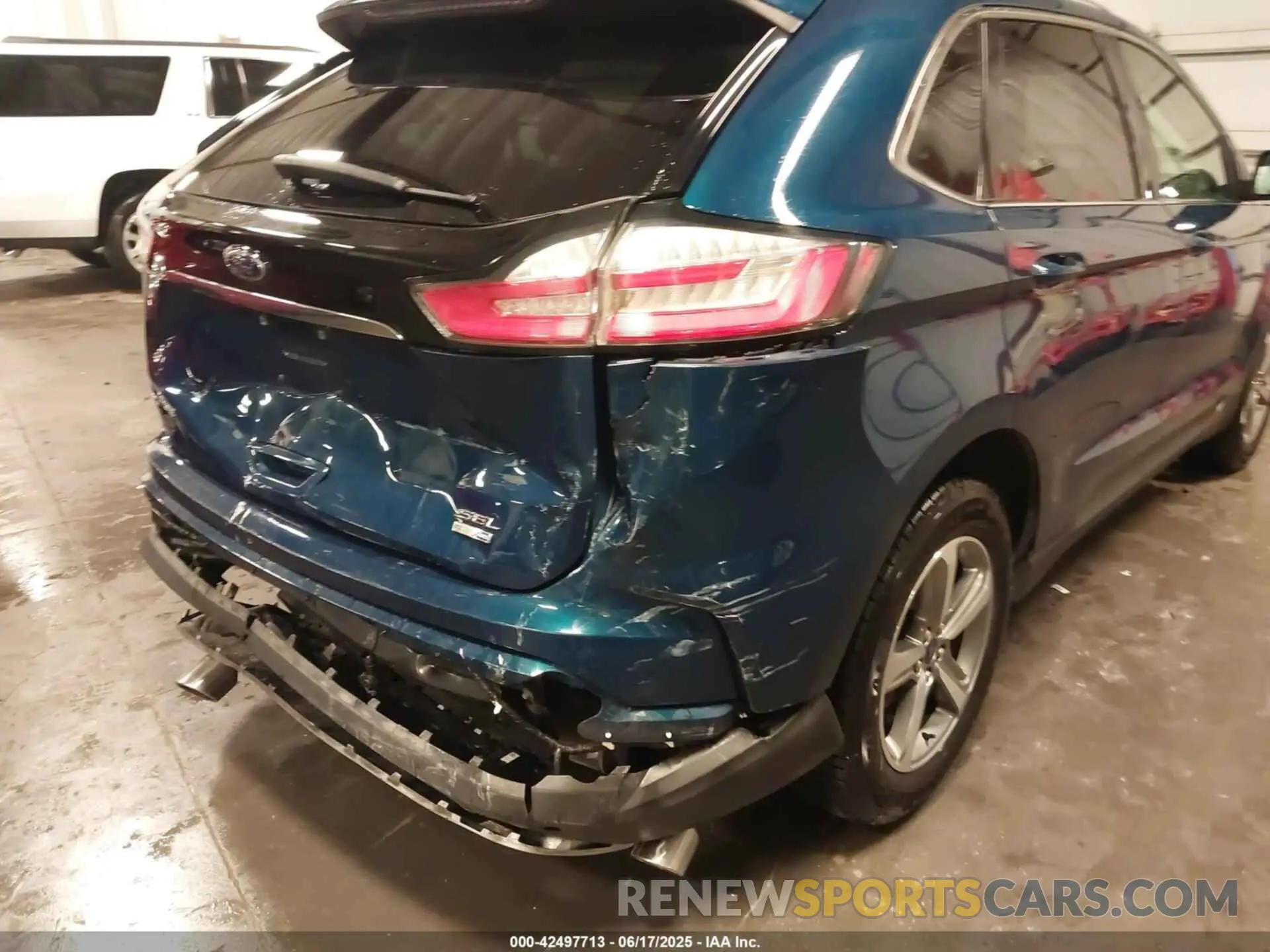 18 Photograph of a damaged car 2FMPK4J90LBA25699 FORD EDGE 2020