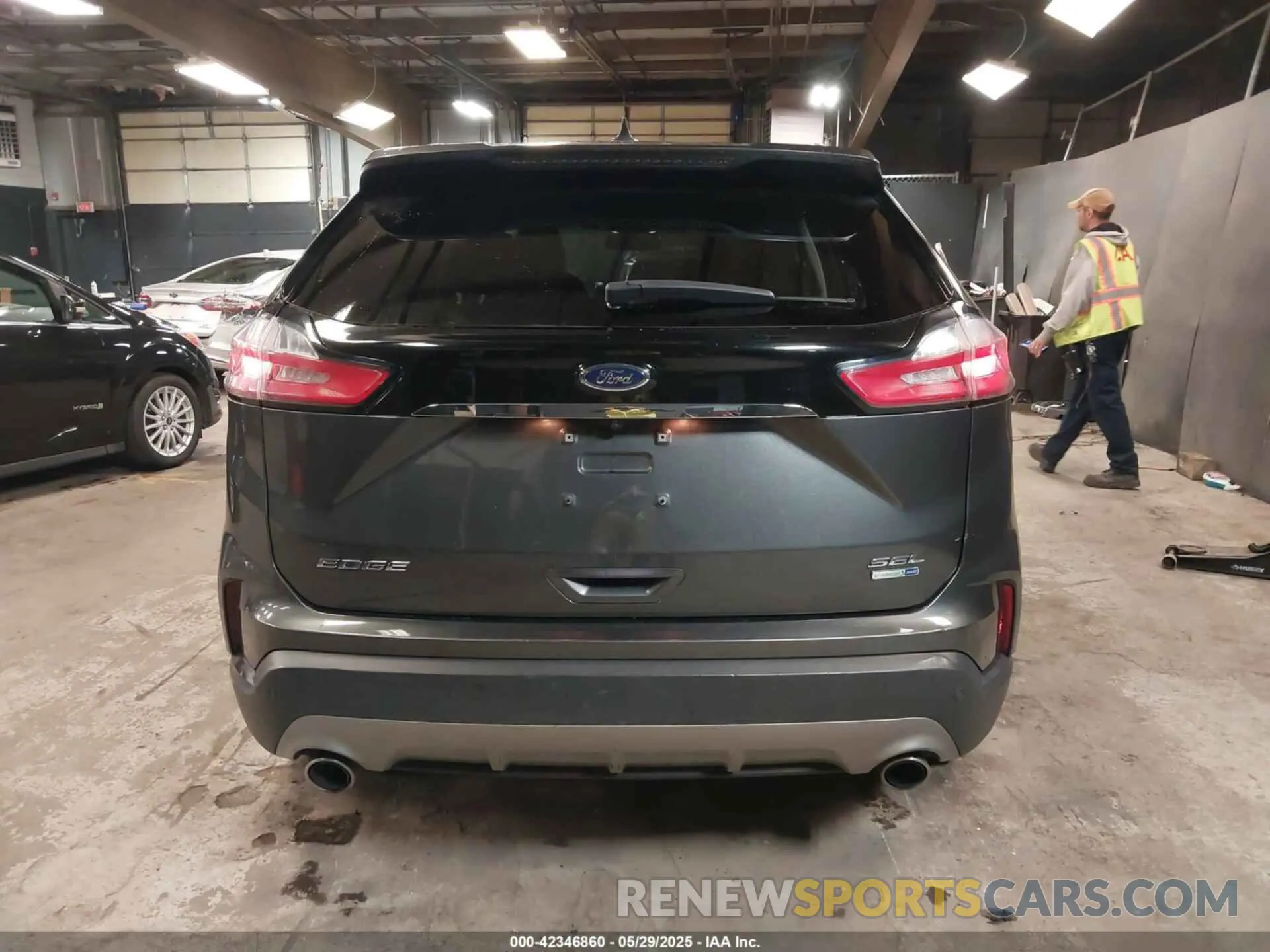 16 Photograph of a damaged car 2FMPK4J93LBA55165 FORD EDGE 2020
