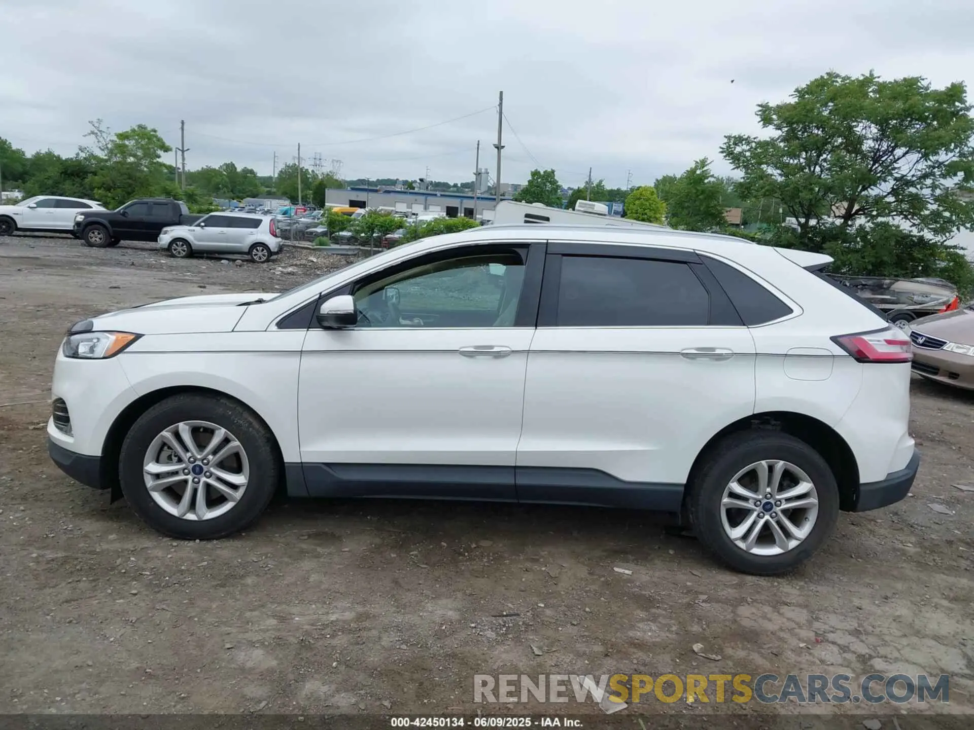 13 Photograph of a damaged car 2FMPK4J96LBB26701 FORD EDGE 2020