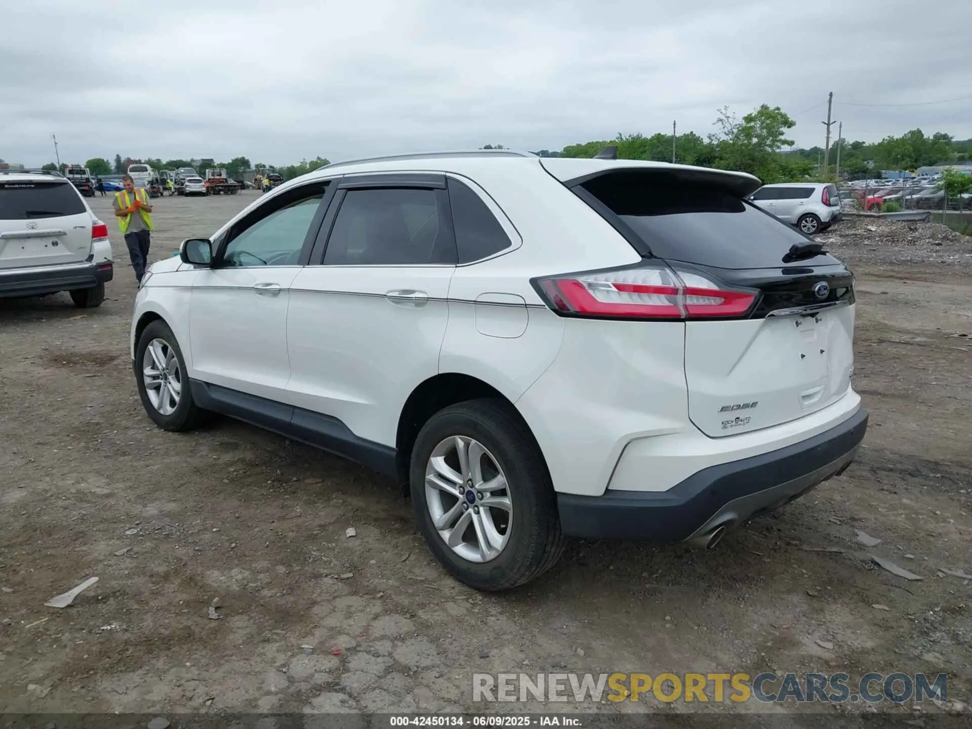3 Photograph of a damaged car 2FMPK4J96LBB26701 FORD EDGE 2020