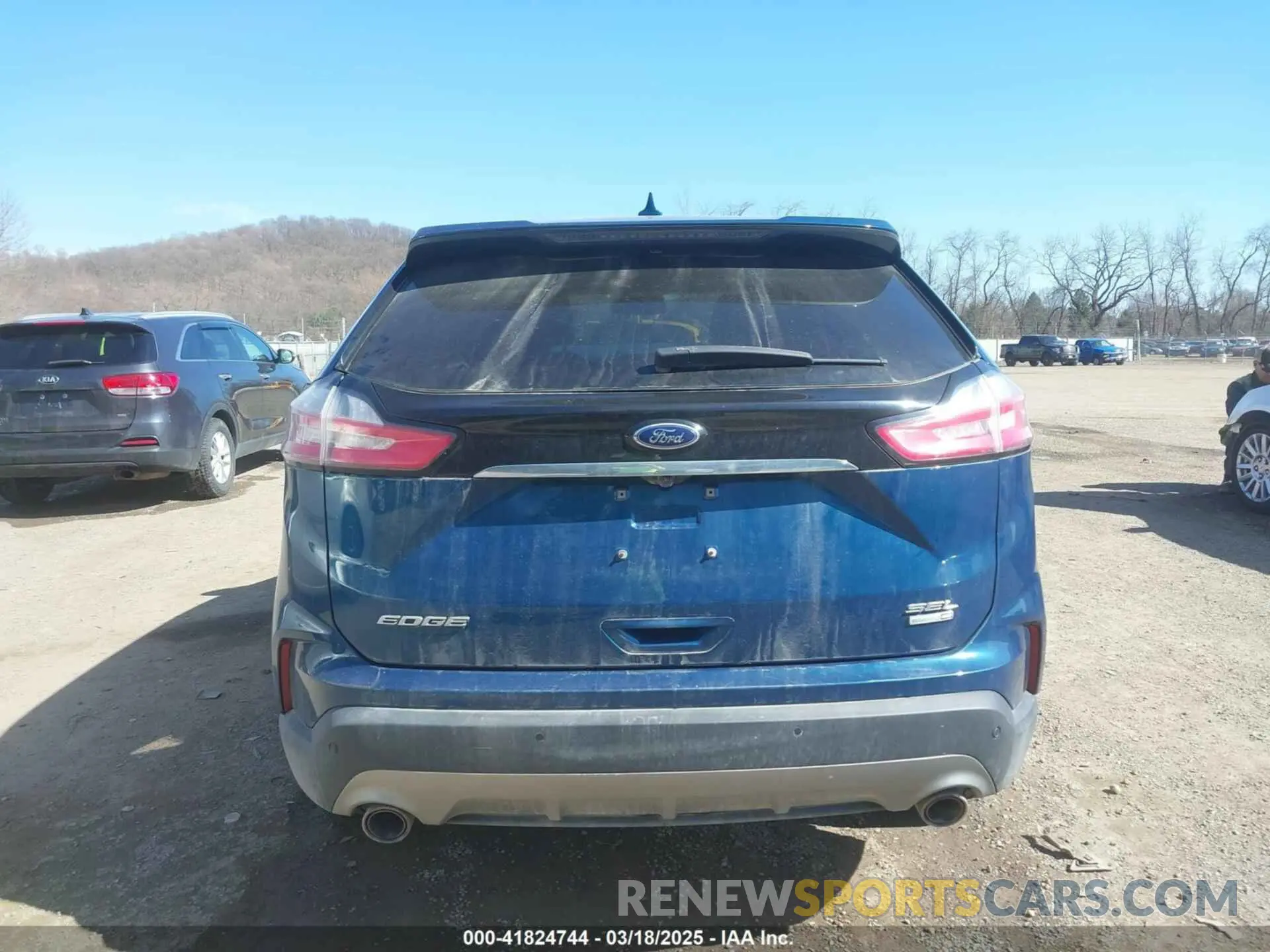 17 Photograph of a damaged car 2FMPK4J97LBA25067 FORD EDGE 2020