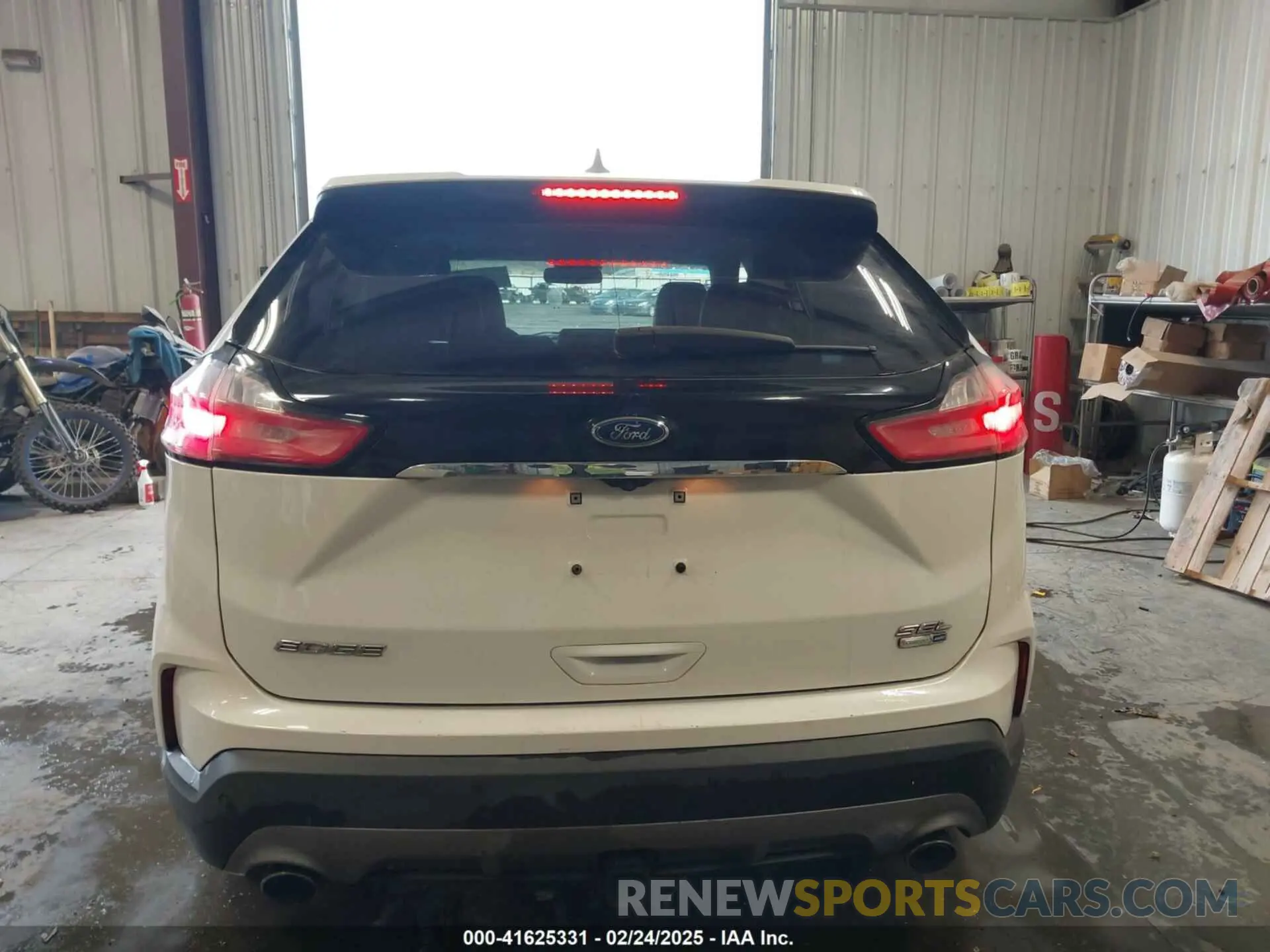 17 Photograph of a damaged car 2FMPK4J98LBA94897 FORD EDGE 2020
