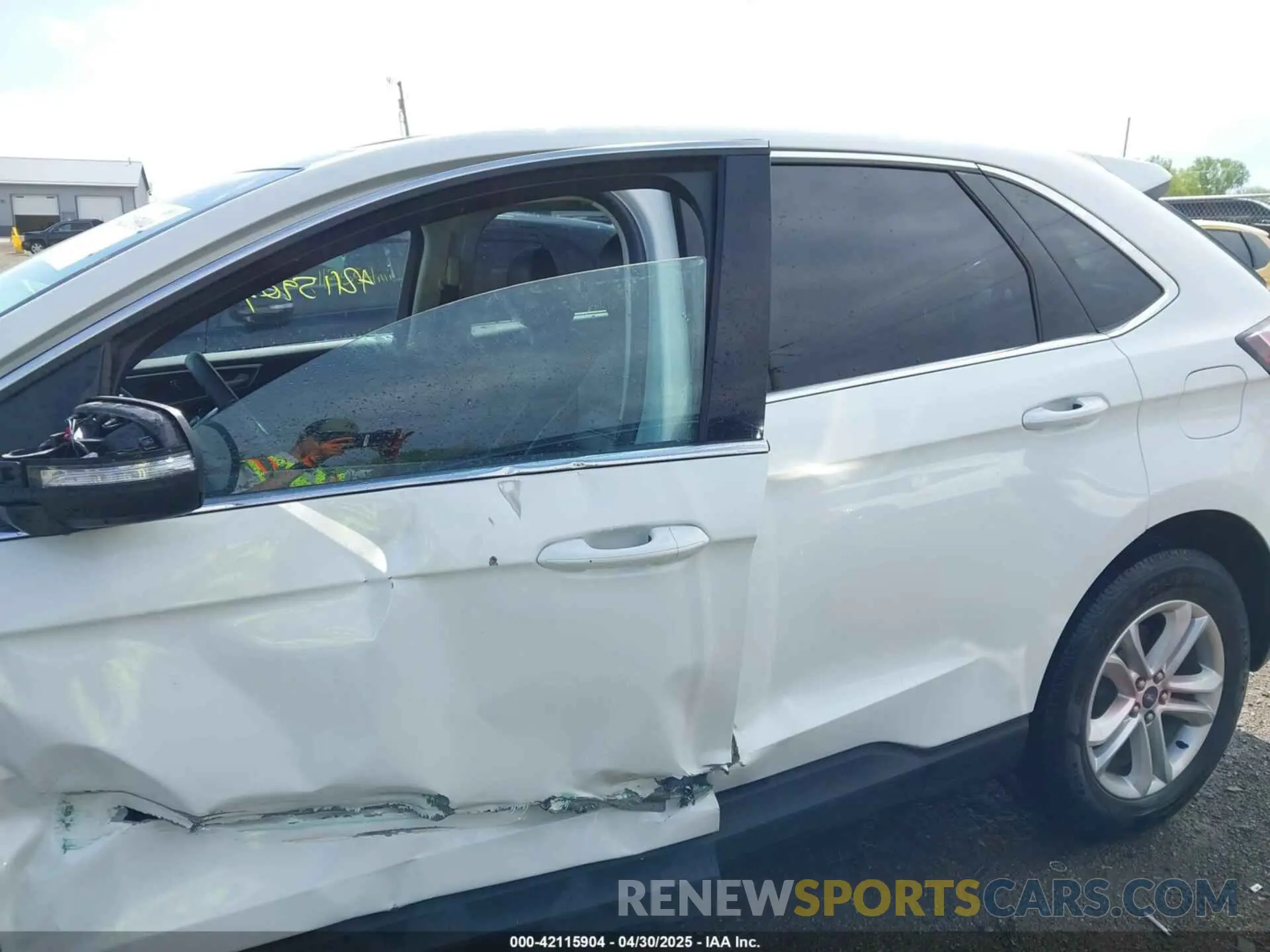 15 Photograph of a damaged car 2FMPK4J9XLBA07663 FORD EDGE 2020