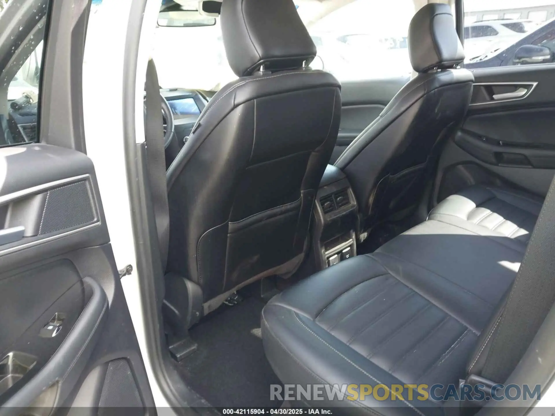 8 Photograph of a damaged car 2FMPK4J9XLBA07663 FORD EDGE 2020