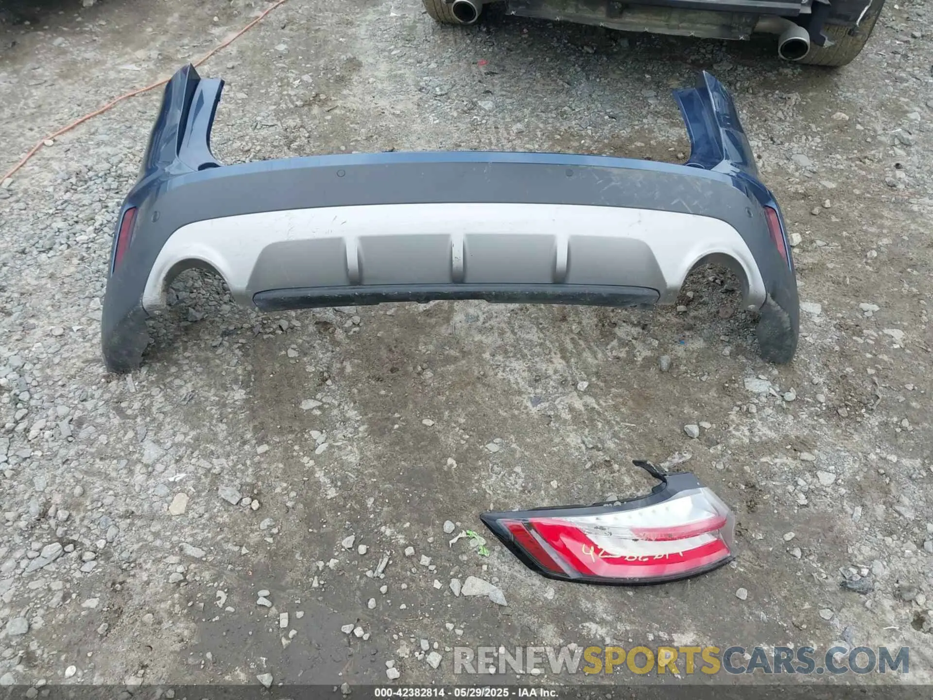 12 Photograph of a damaged car 2FMPK4J9XLBA71542 FORD EDGE 2020