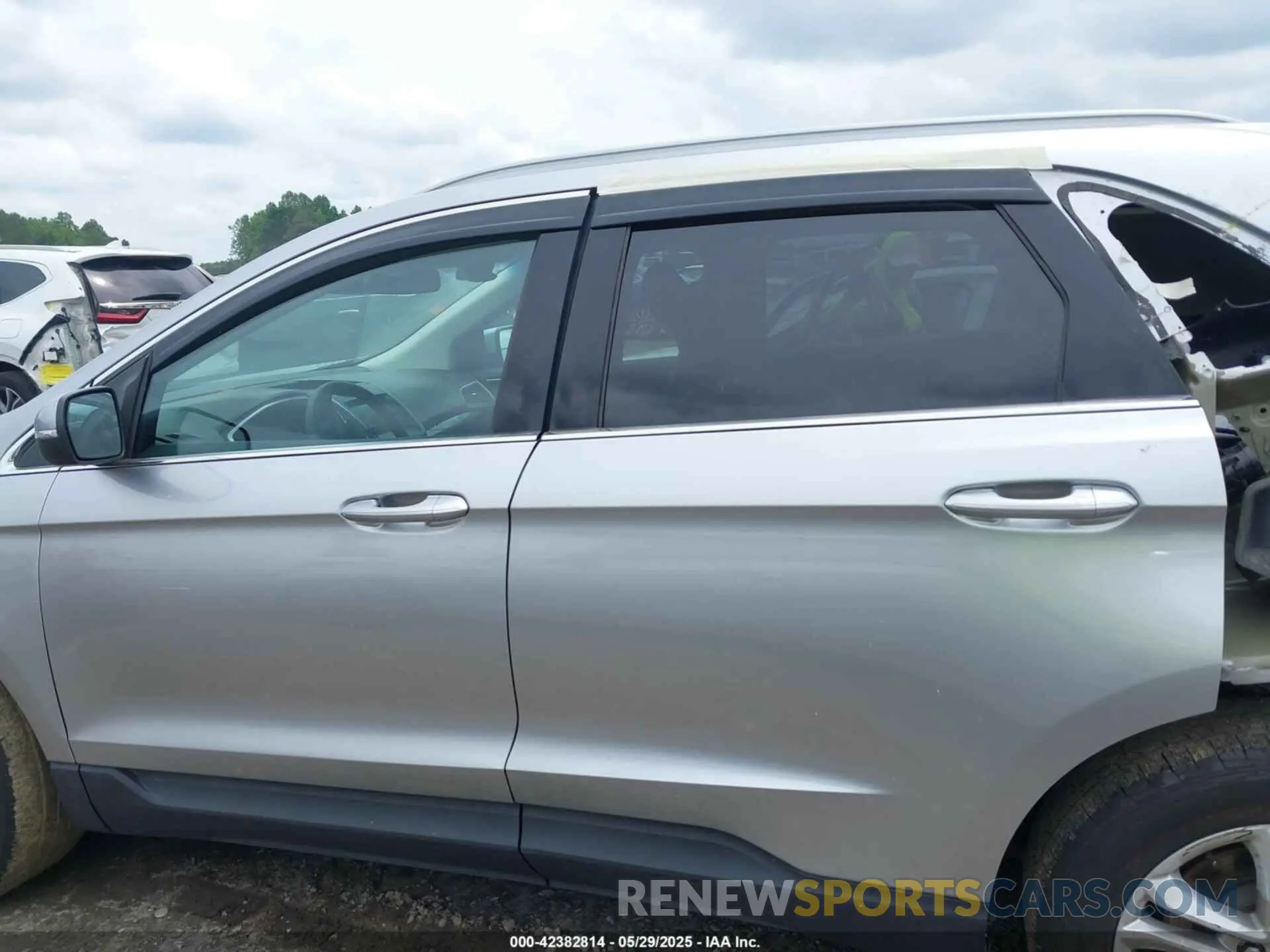 15 Photograph of a damaged car 2FMPK4J9XLBA71542 FORD EDGE 2020
