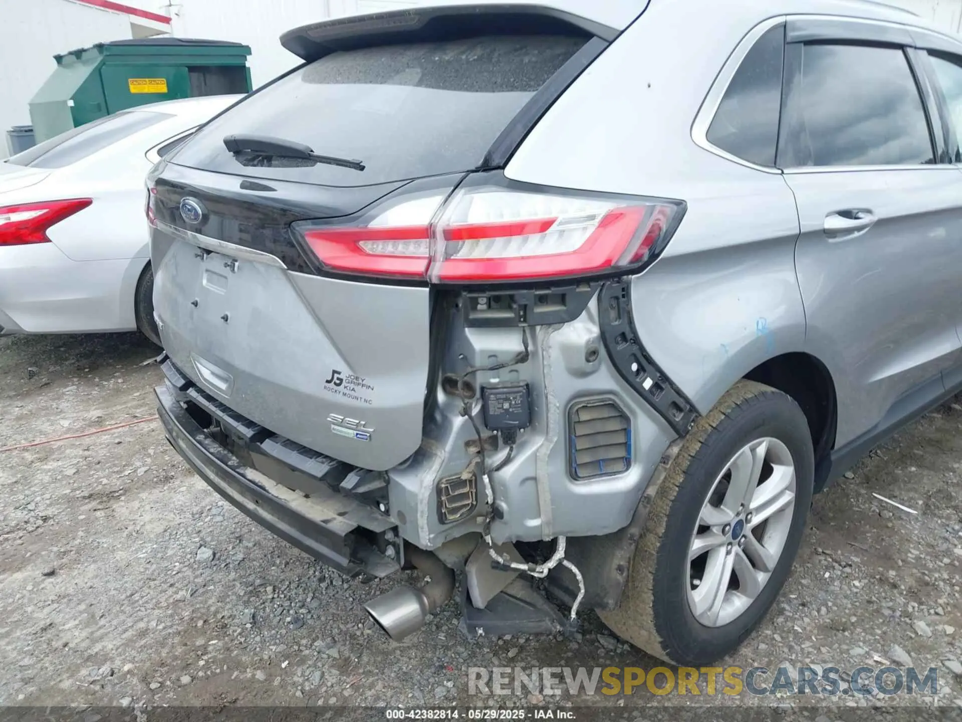 19 Photograph of a damaged car 2FMPK4J9XLBA71542 FORD EDGE 2020