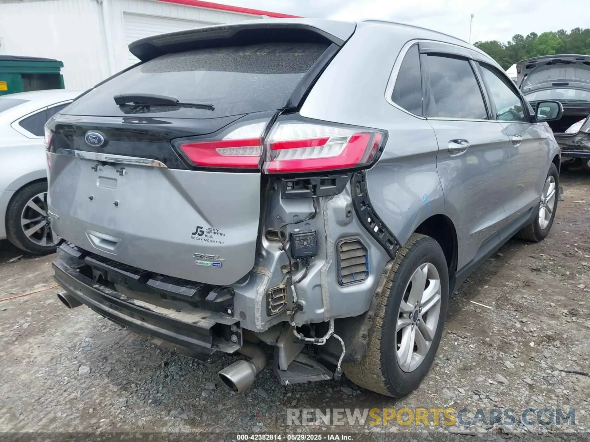 4 Photograph of a damaged car 2FMPK4J9XLBA71542 FORD EDGE 2020