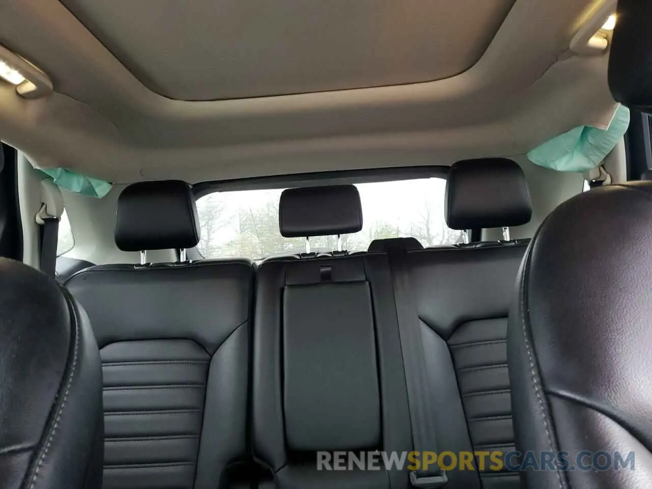 10 Photograph of a damaged car 2FMPK4J9XLBB30184 FORD EDGE 2020