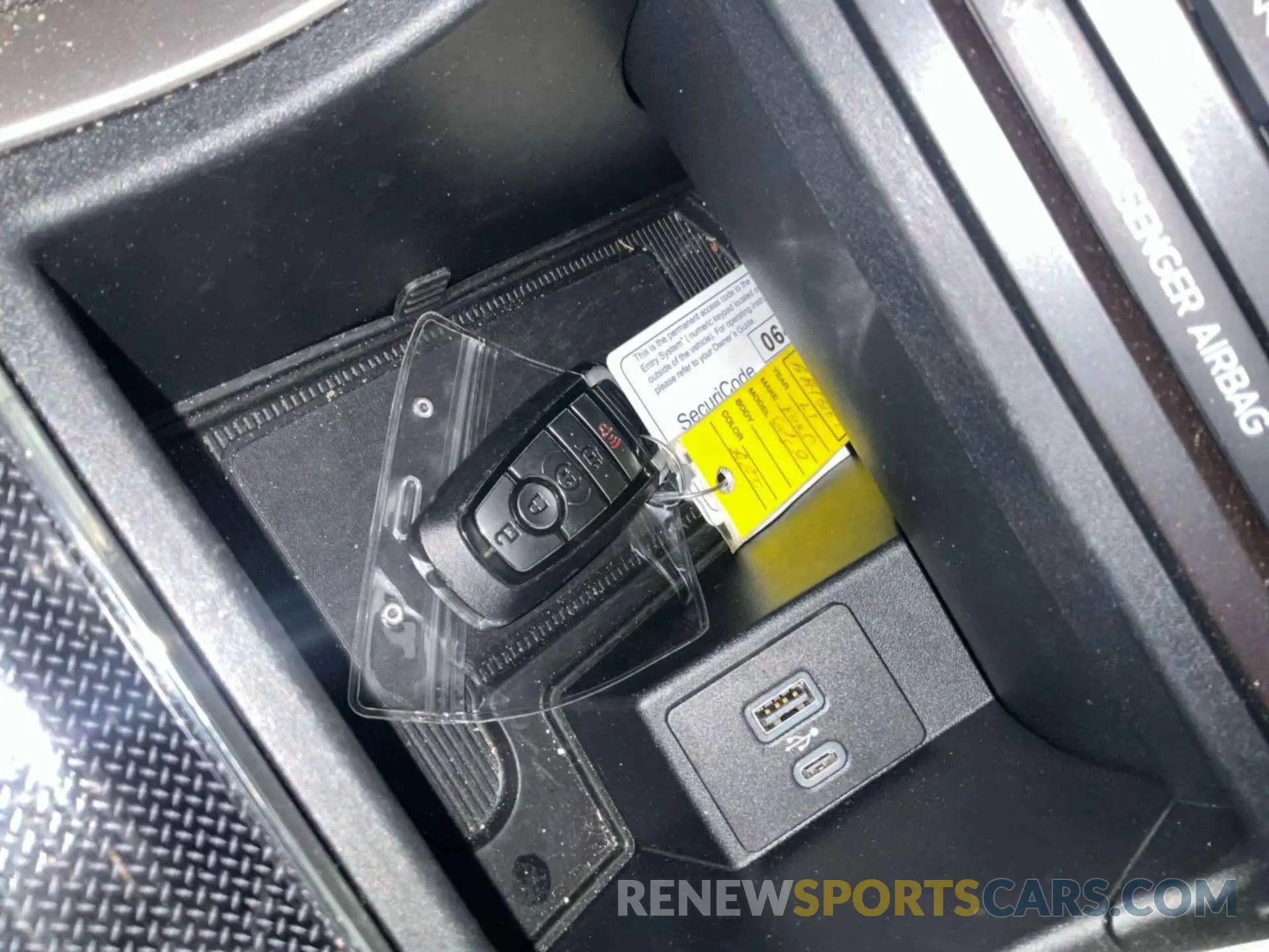 18 Photograph of a damaged car 2FMPK3J94MBA48169 FORD EDGE 2021
