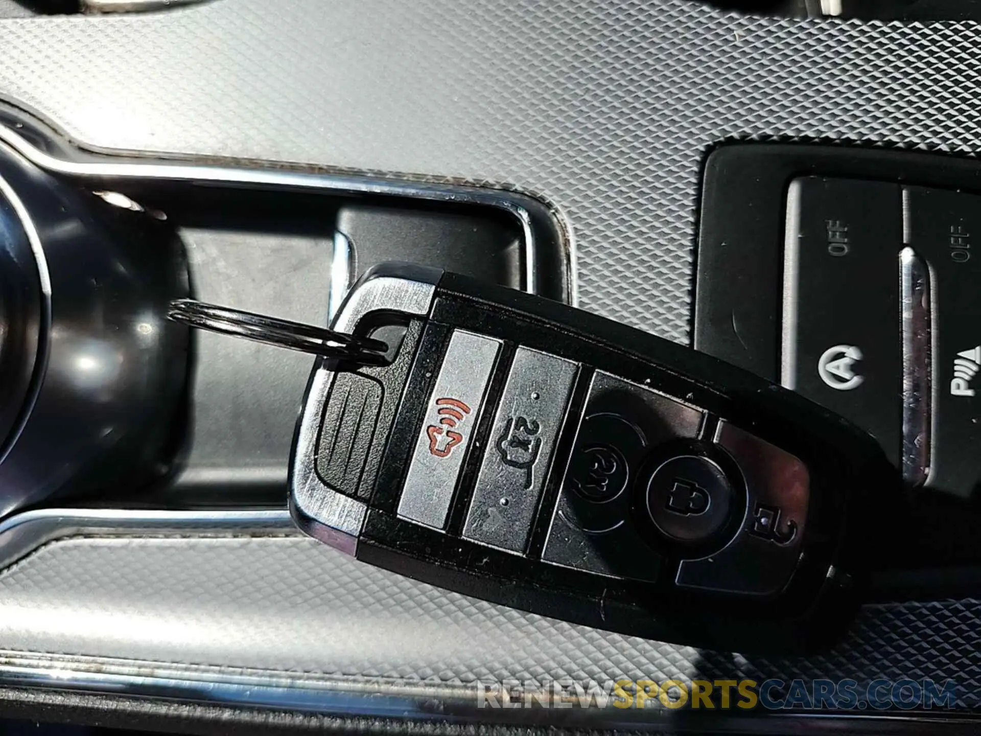 32 Photograph of a damaged car 2FMPK3K91MBA50802 FORD EDGE 2021