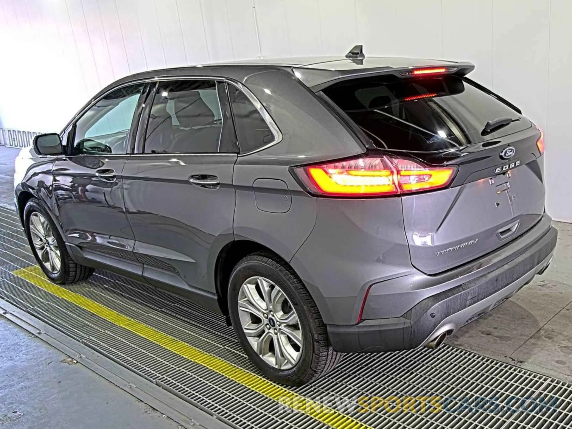 24 Photograph of a damaged car 2FMPK3K92MBA53689 FORD EDGE 2021